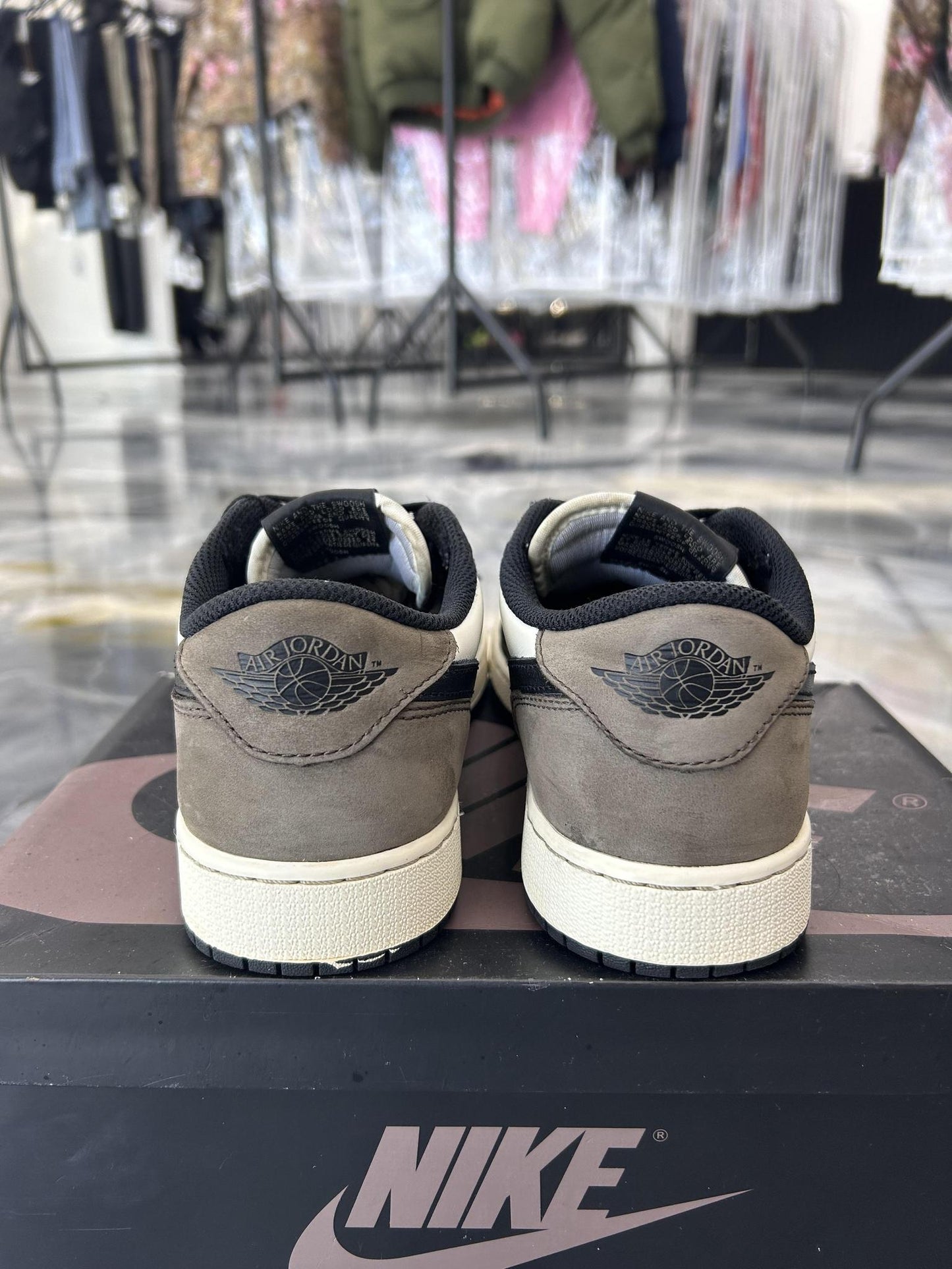 Jordan 1 "Mocha" Low Used Size 7Y/8.5W