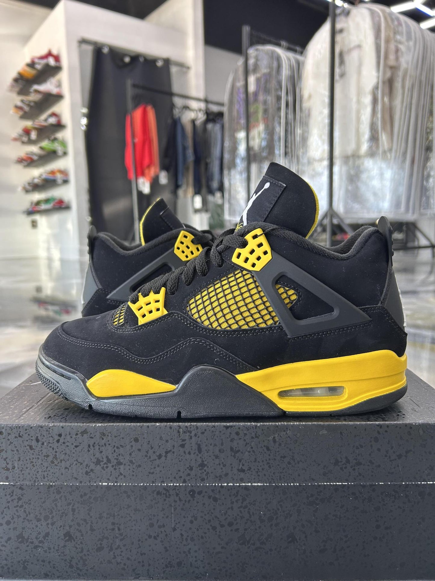 Jordan 4 "Thunder" Used Size 8.5