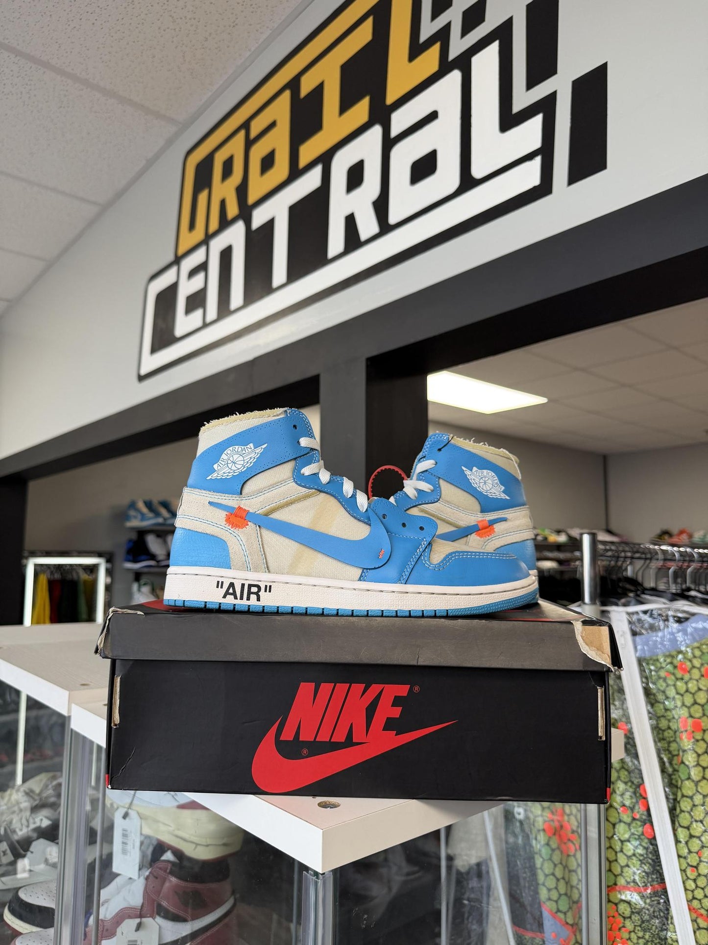 Jordan 1 x Off White "UNC" Used Size 9.5