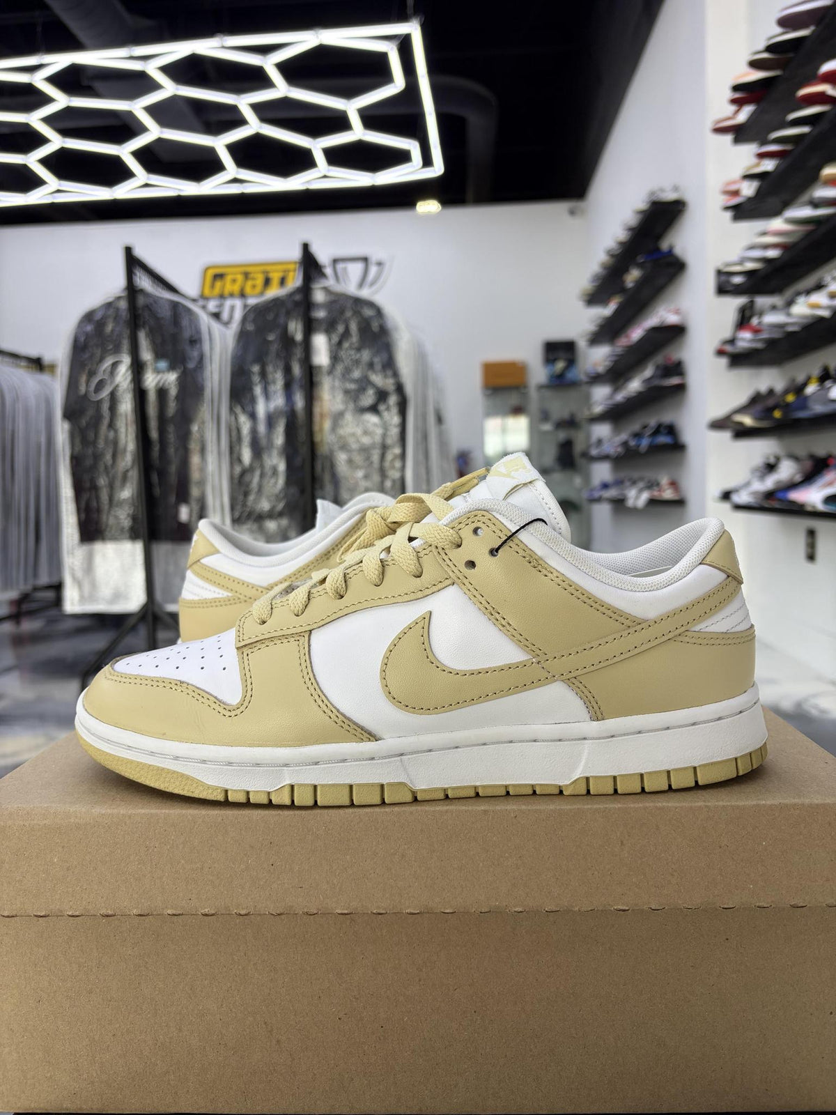 Nike Dunk Low "Team Gold" Used Size 9