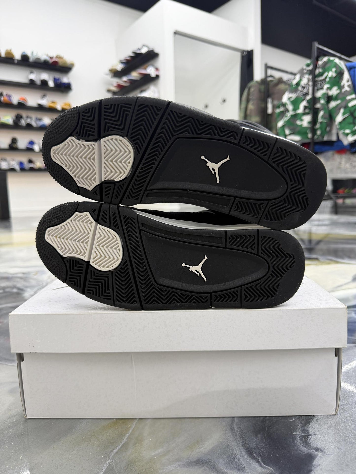 Jordan 4 White Thunder Used Size 8