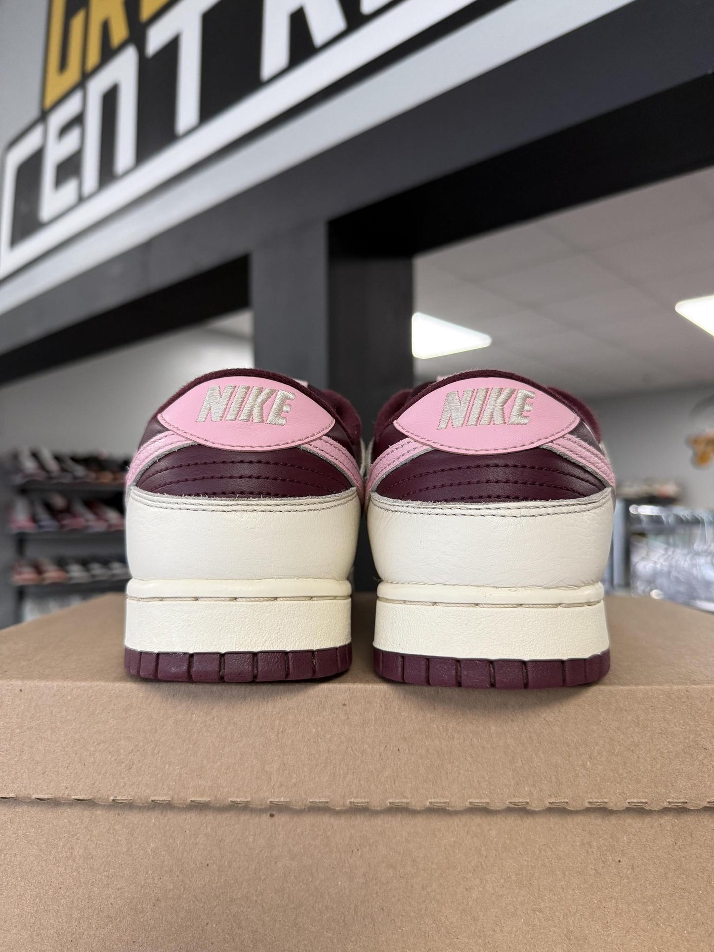 Dunk Low "Valentines Day" Used Size 10.5
