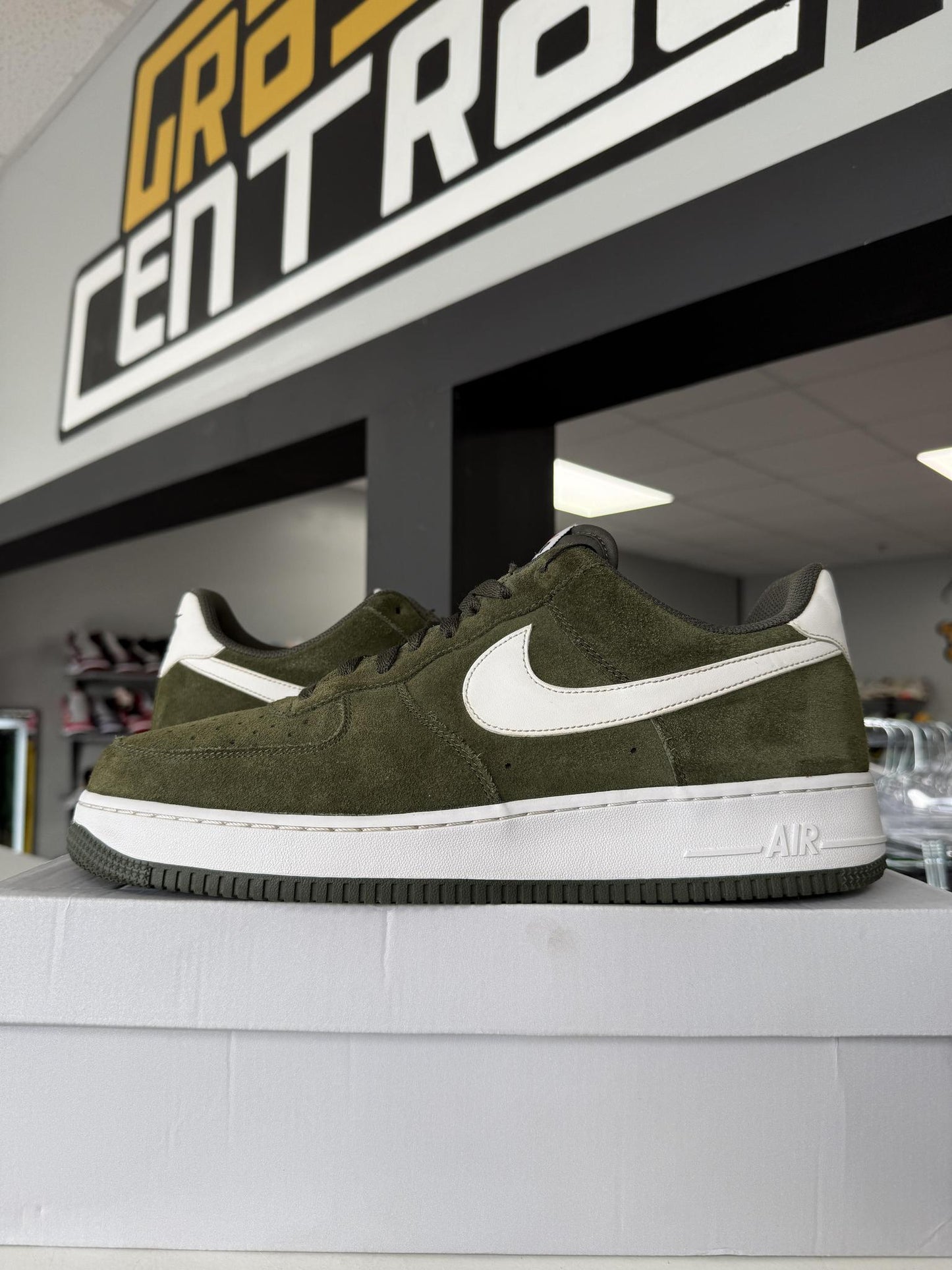 Air Force 1 Low "Olive Green" Used Size 13