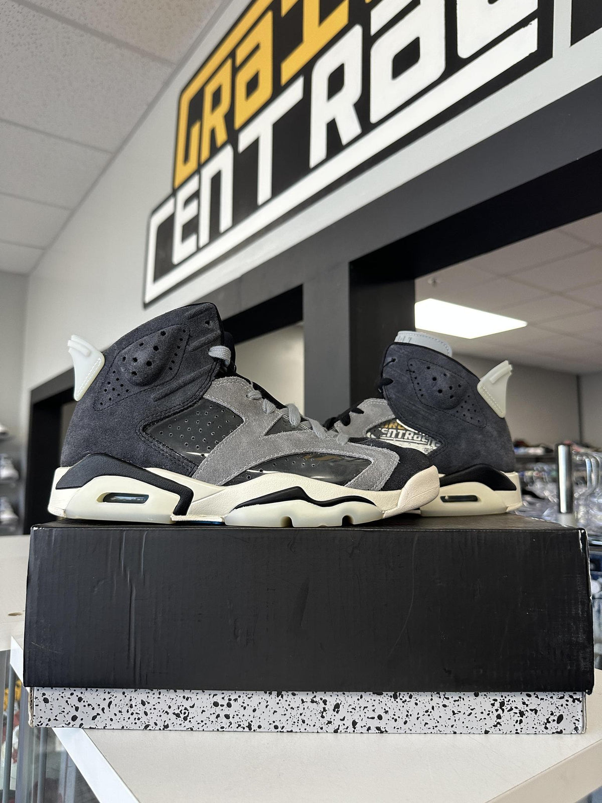 Jordan 6 Tech Chrome Used