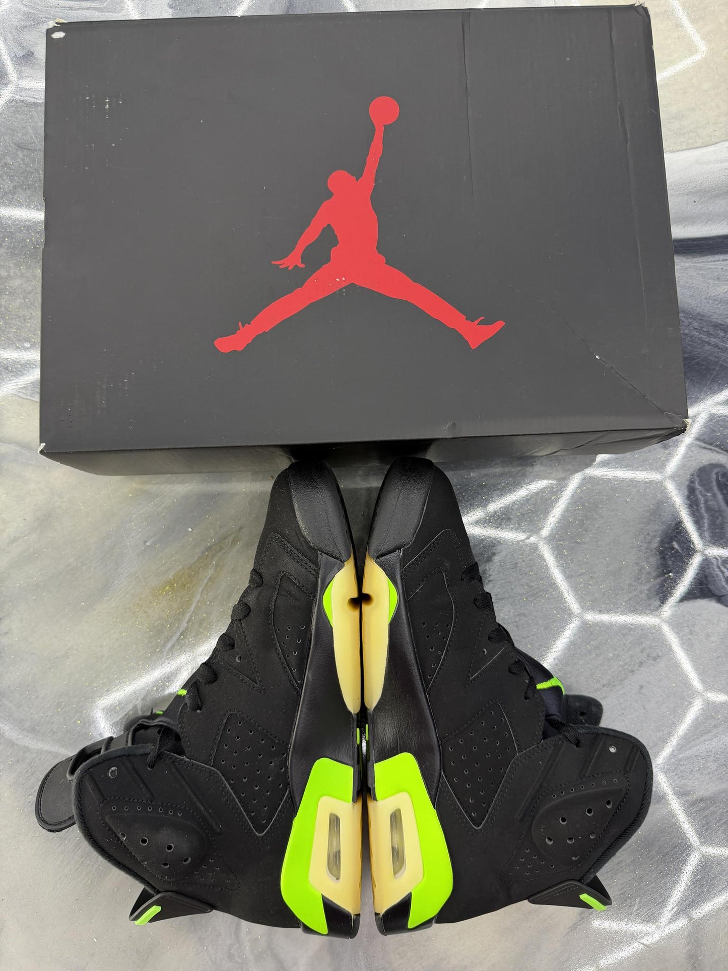 Jordan 6 Electric Green Used Size 9