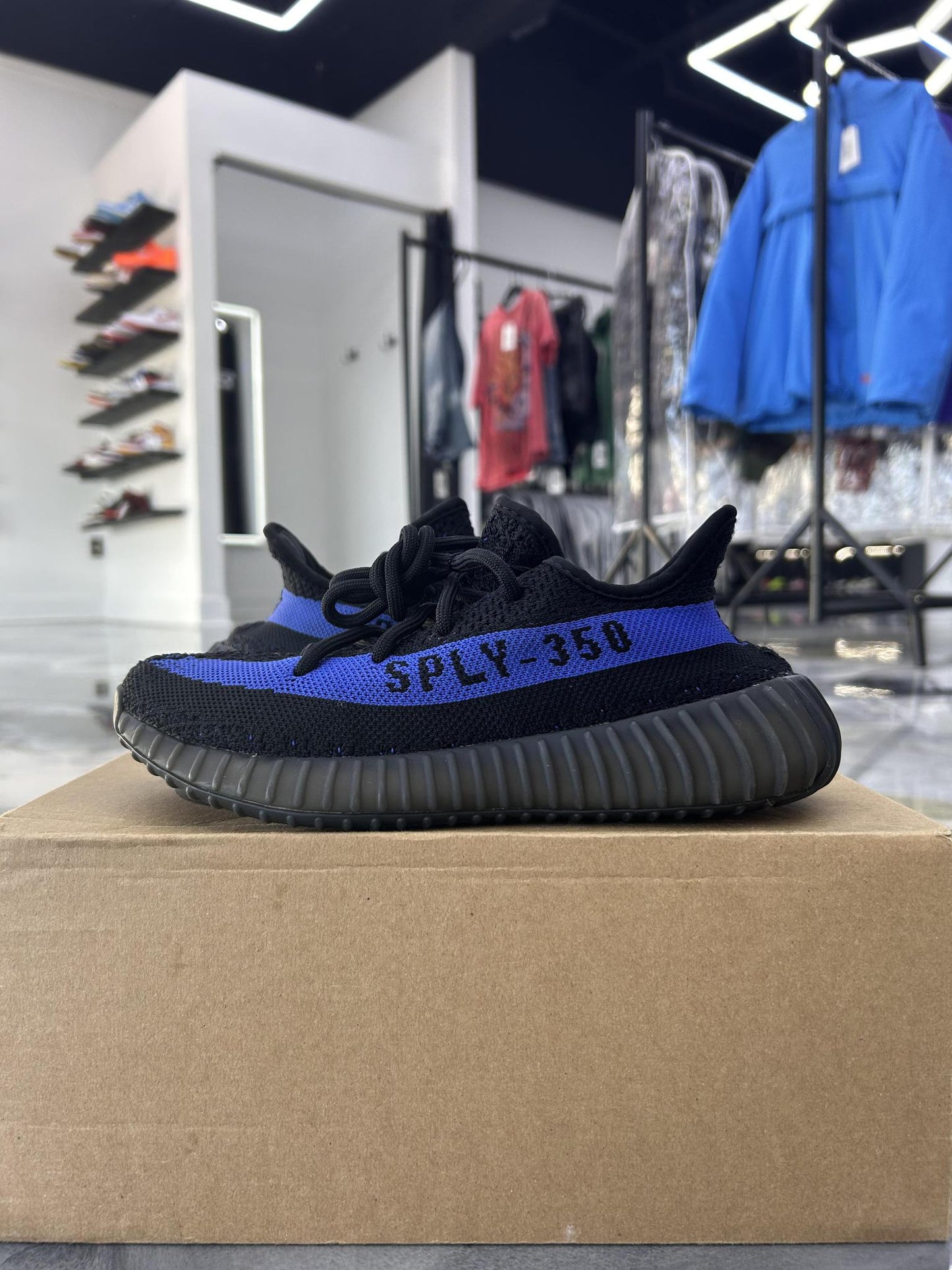 Adidas Yeezy 350 V2 "Dazzling Blue" Used Size 4Y/5.5W