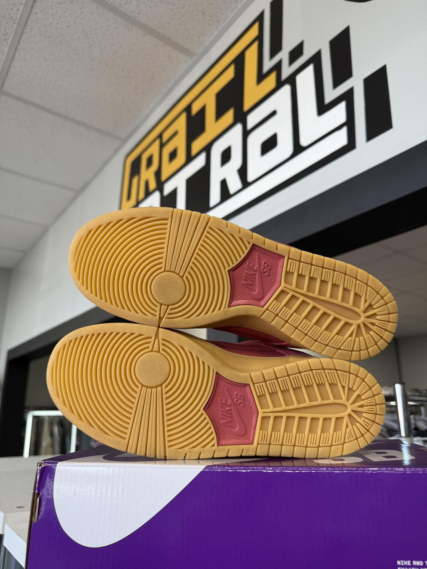 SB Dunk Low "Adobe" Used Size 9