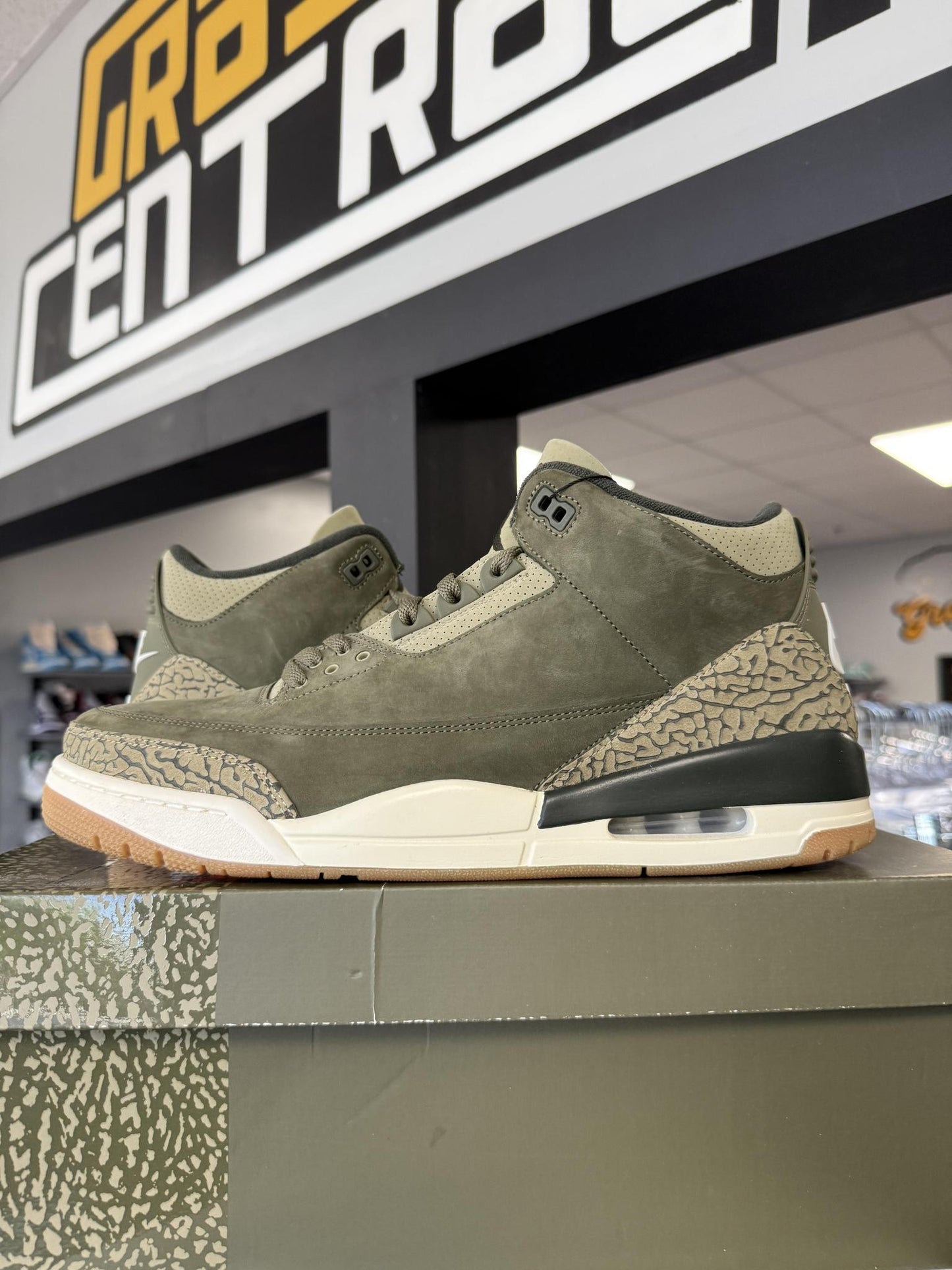 Jordan 3 "Family Affair" Used Size 13