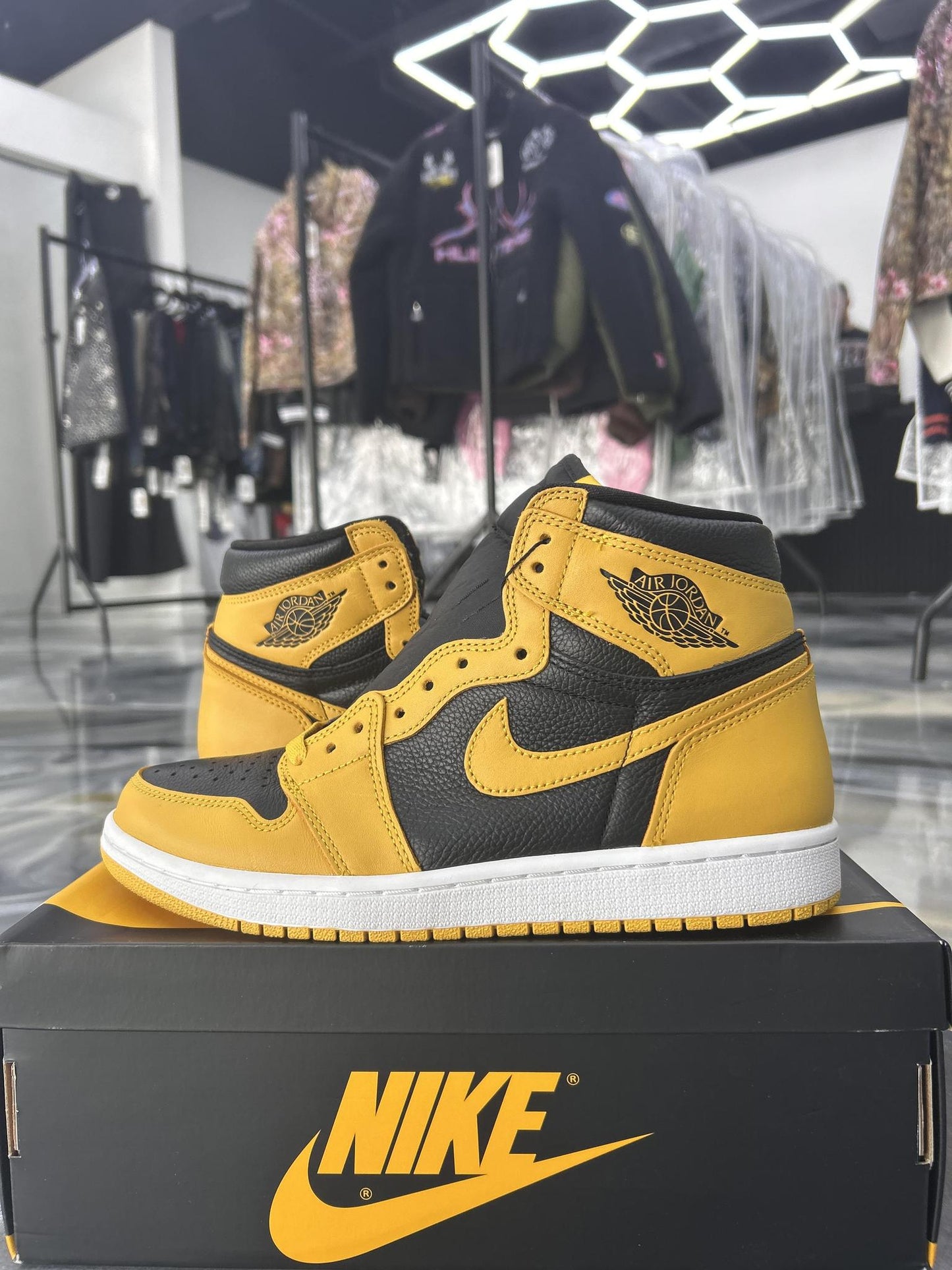 Jordan 1 "Pollen" Used Size 9