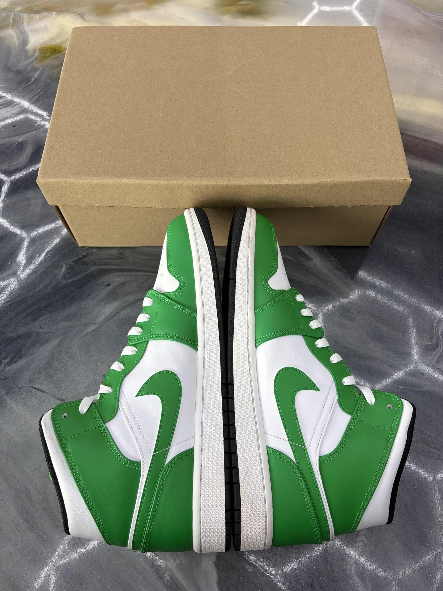Jordan 1 Mid "Lucky Green" Size 11