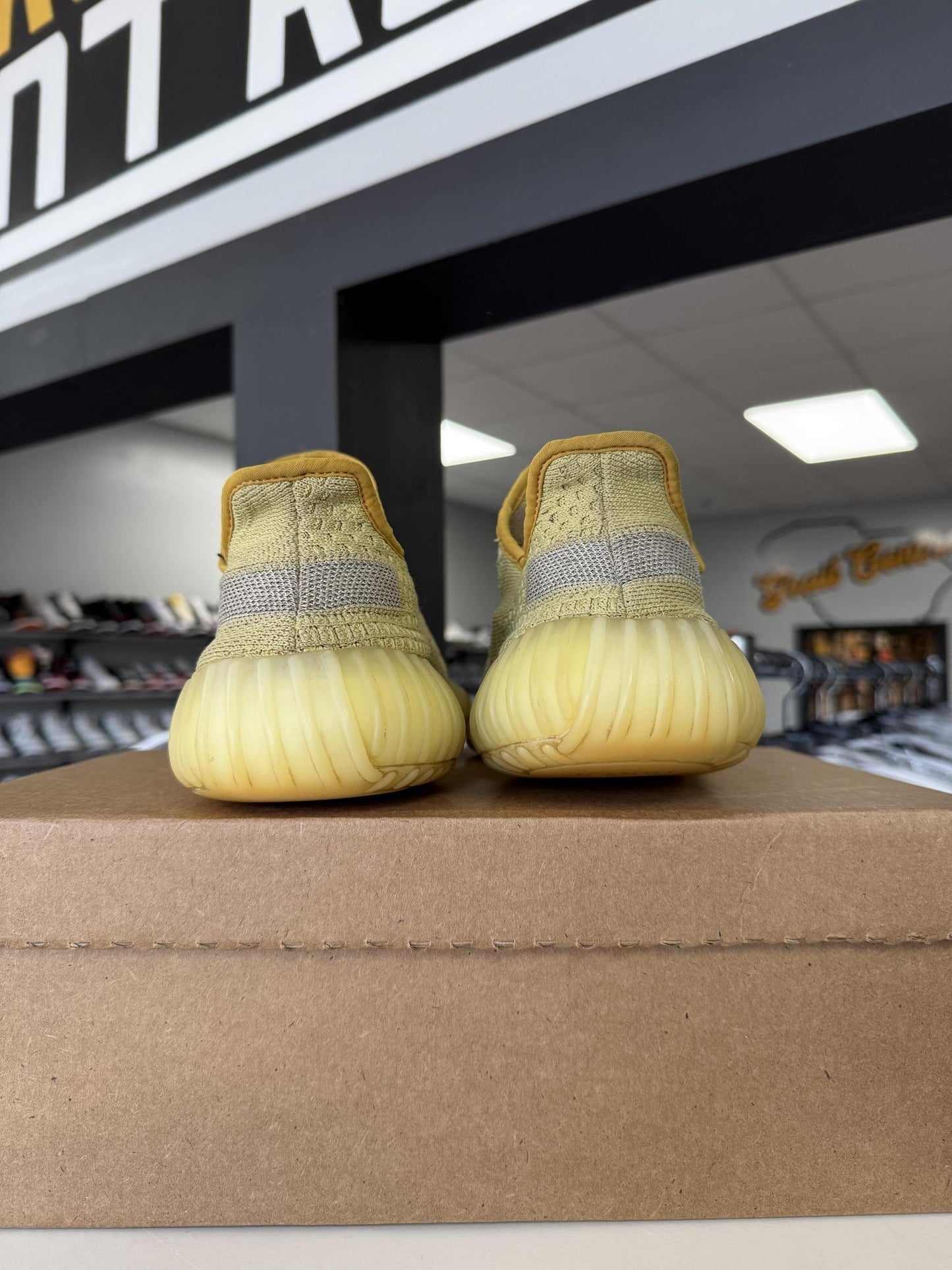 Yeezy 350 V2 "Marsh" Used Size 8