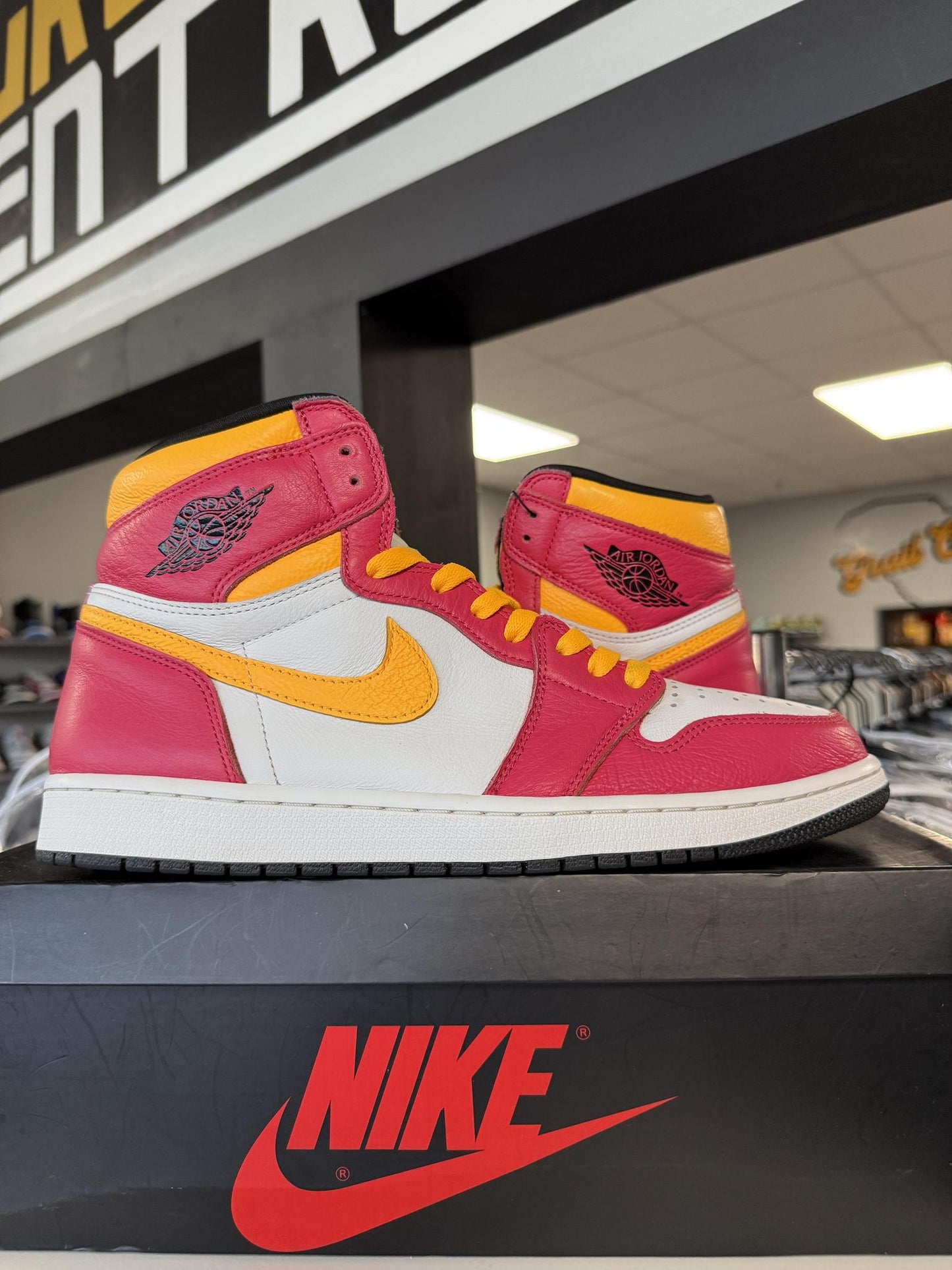 Jordan 1 "Light Fusion Red" Used Size 12