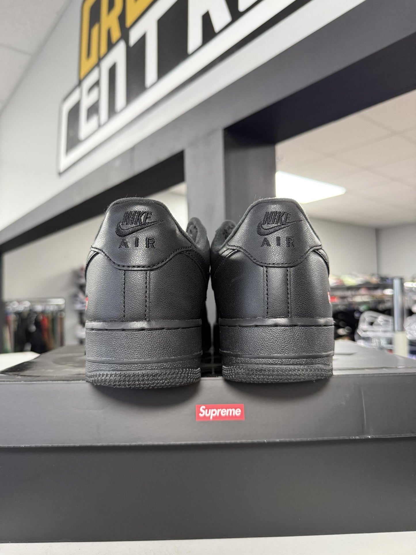 Nike AF1 Low Supreme "Black" Used Size 8