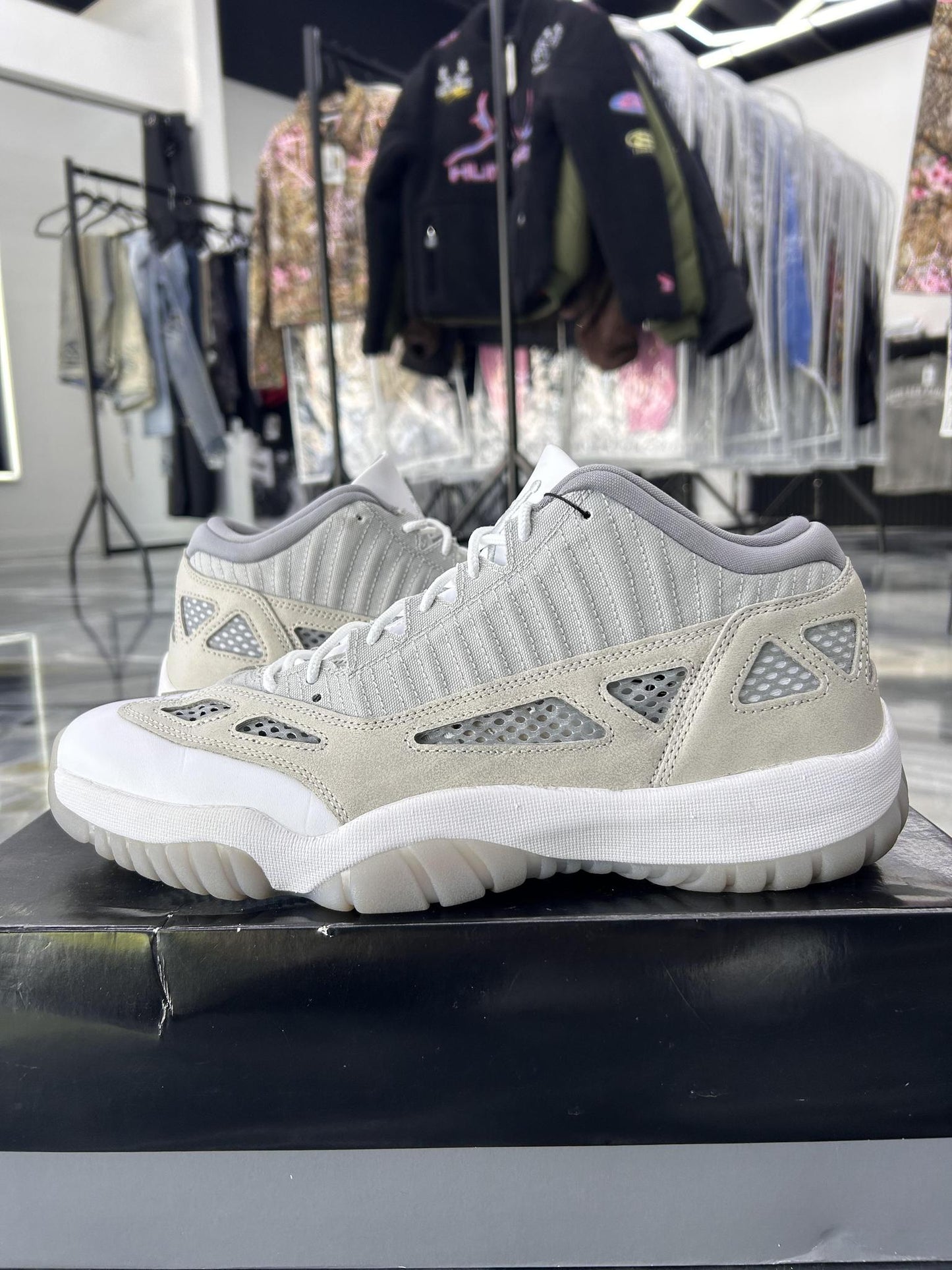 Jordan 11 Low IE "Grey" Used Size 13