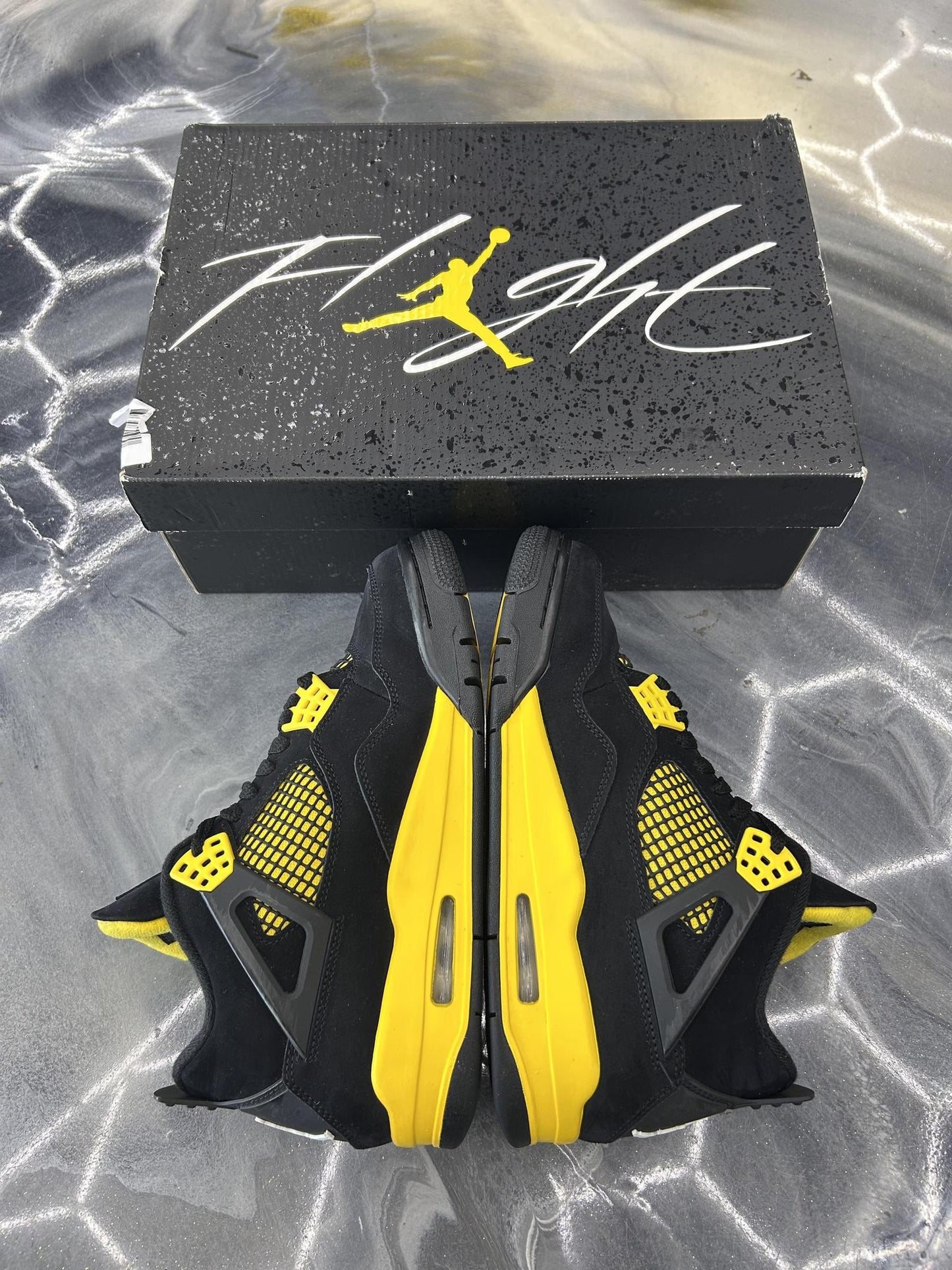 Jordan 4 "Thunder" Used Size 7Y/8.5W