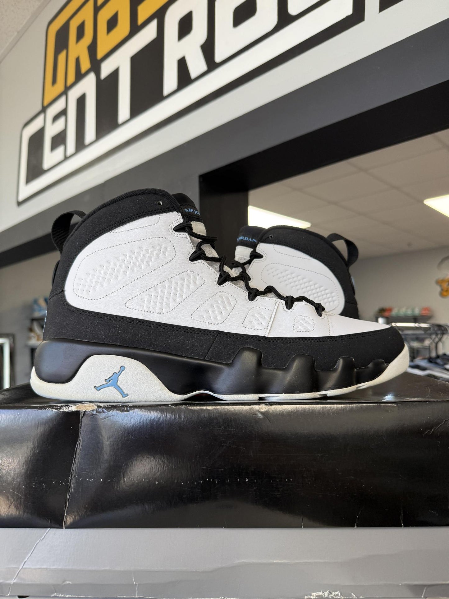 Jordan 9 "University Blue" Used Size 13