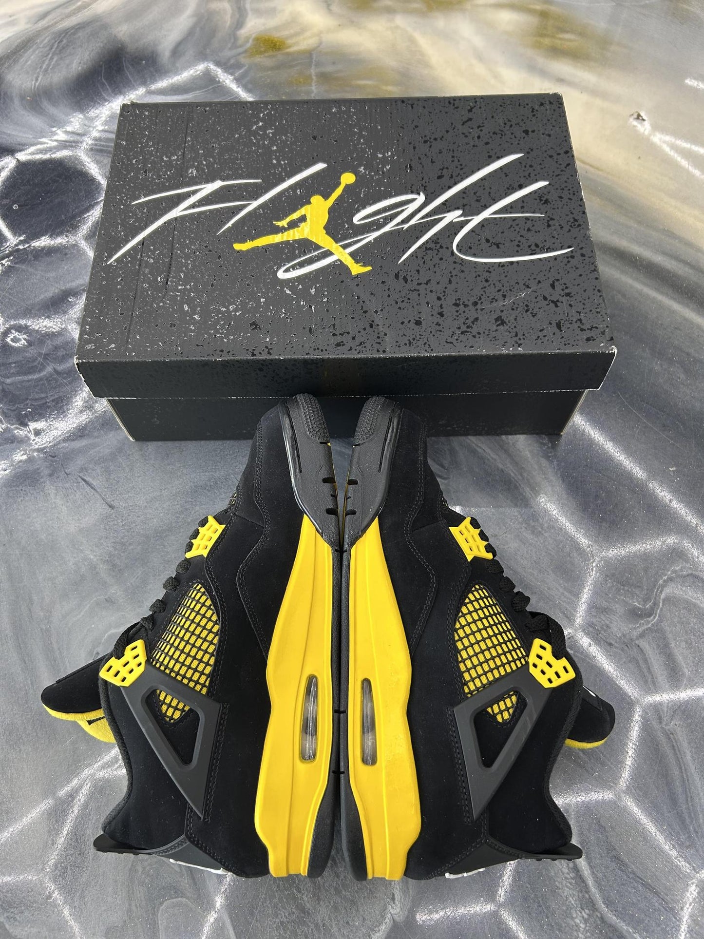 Jordan 4 "Thunder" Used Size 8.5