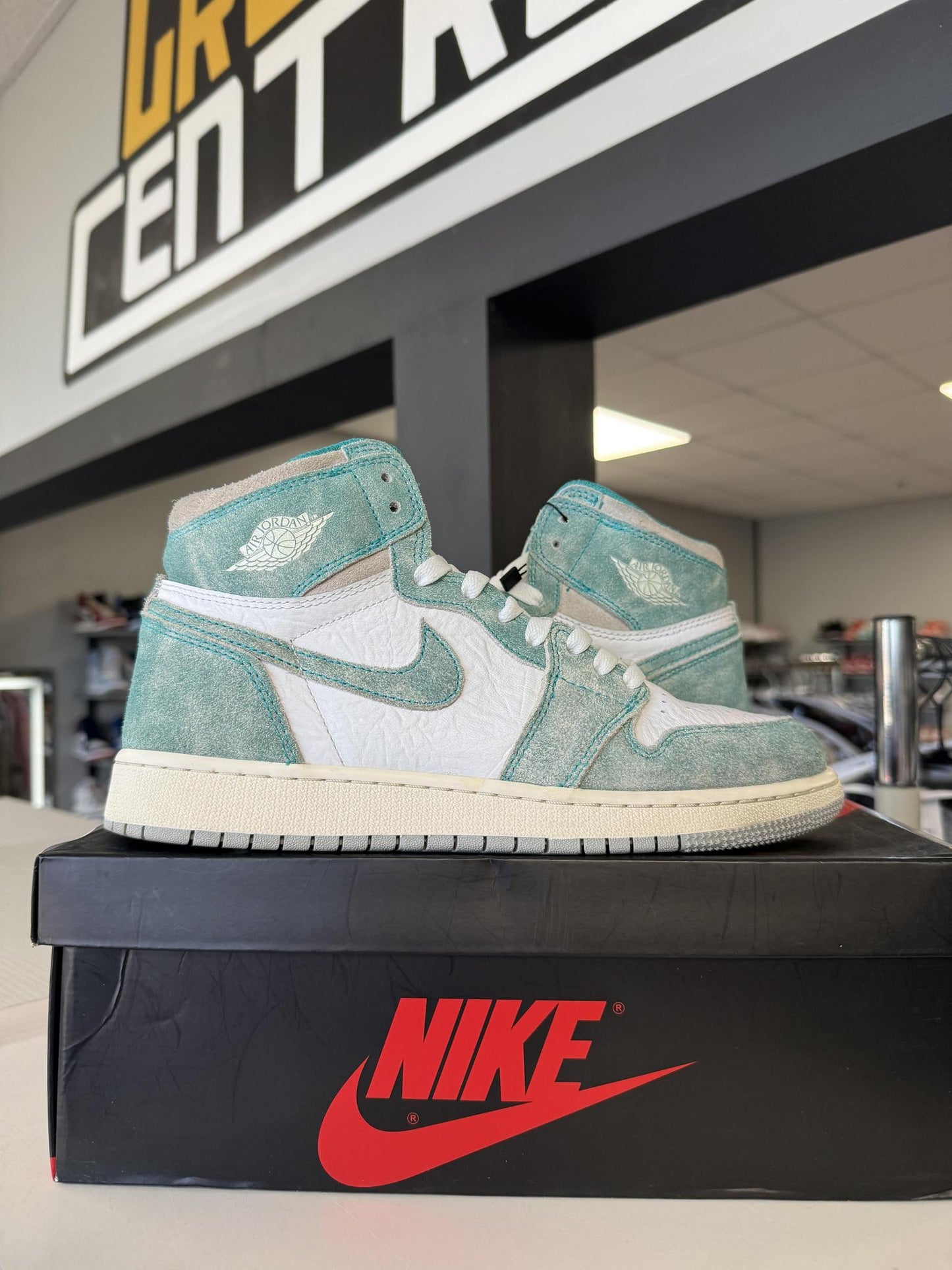 Jordan 1 "Turbo Green" Used Size 7Y/8.5W