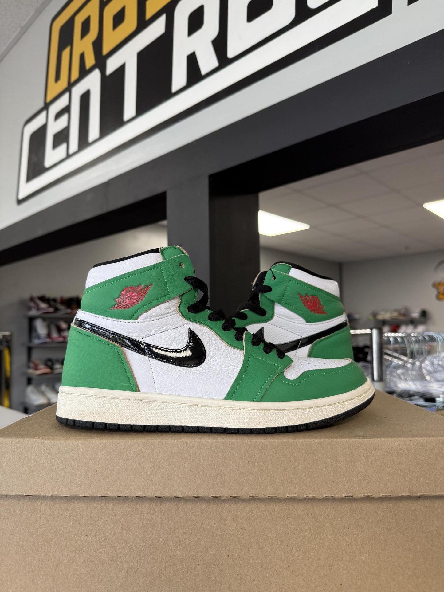 Jordan 1 "Lucky Green" Used Size 6.5Y/8W