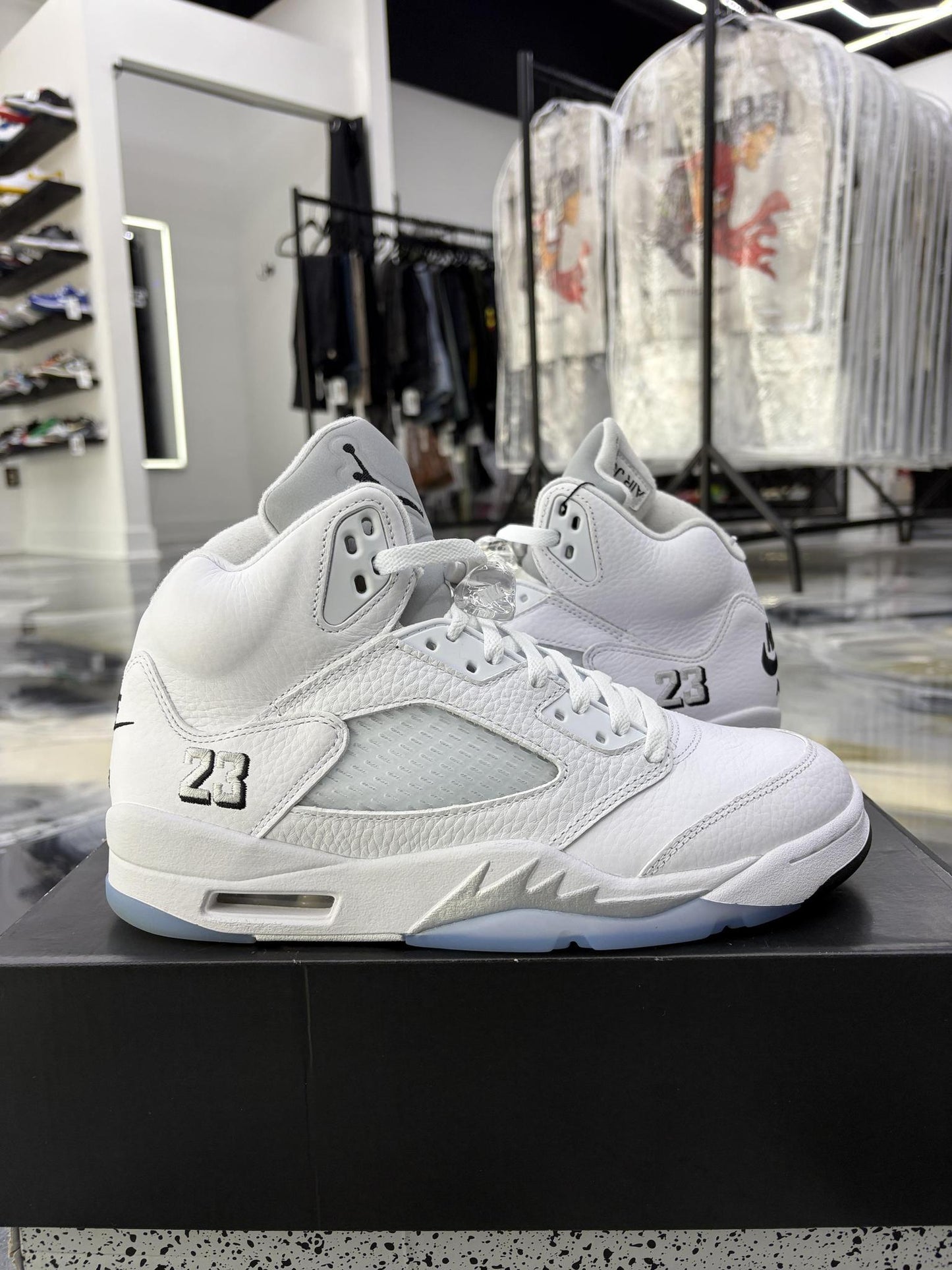 Jordan 5 "White Metallic" Used Size 9