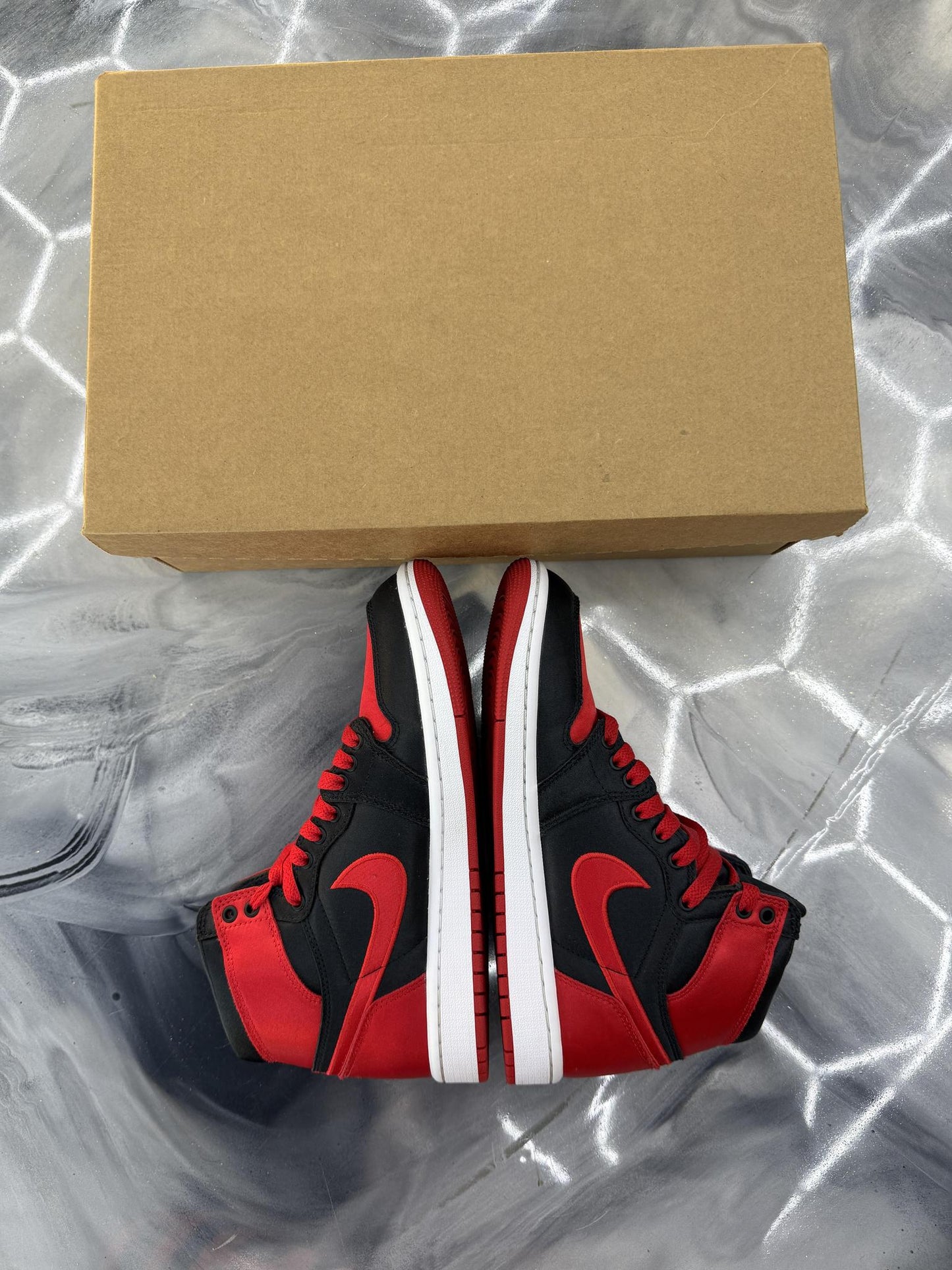Jordan 1 "Satin Bred" Used Size 6Y/7.5W