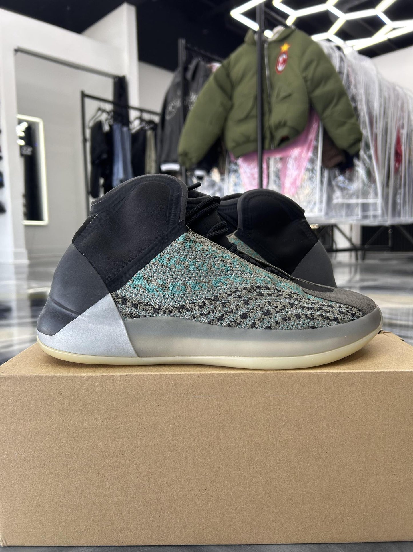 Yeezy Quantum Sea Teal Used Size 9