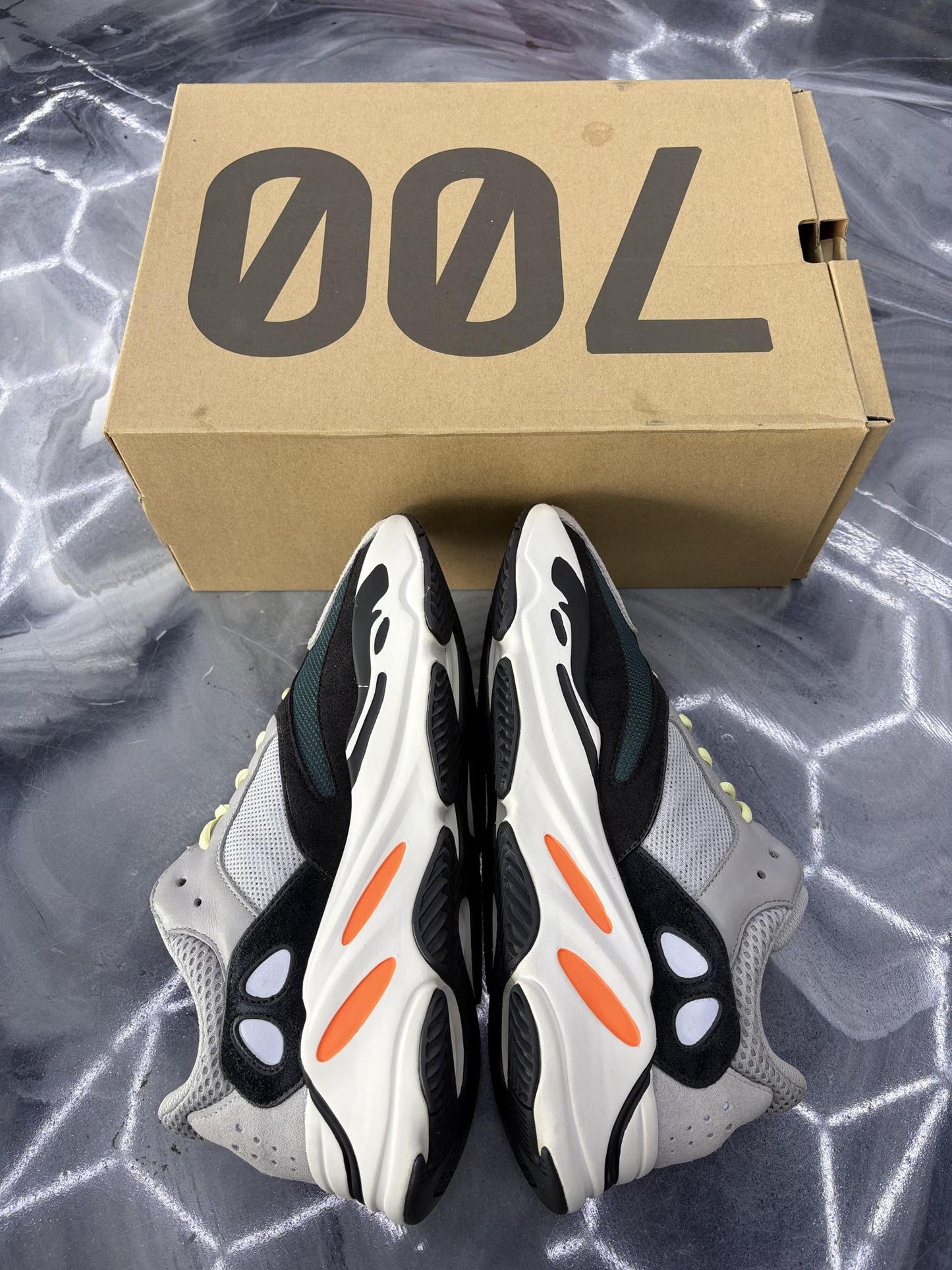 Yeezy 700 Boost "Wave Runner" Used Size 10