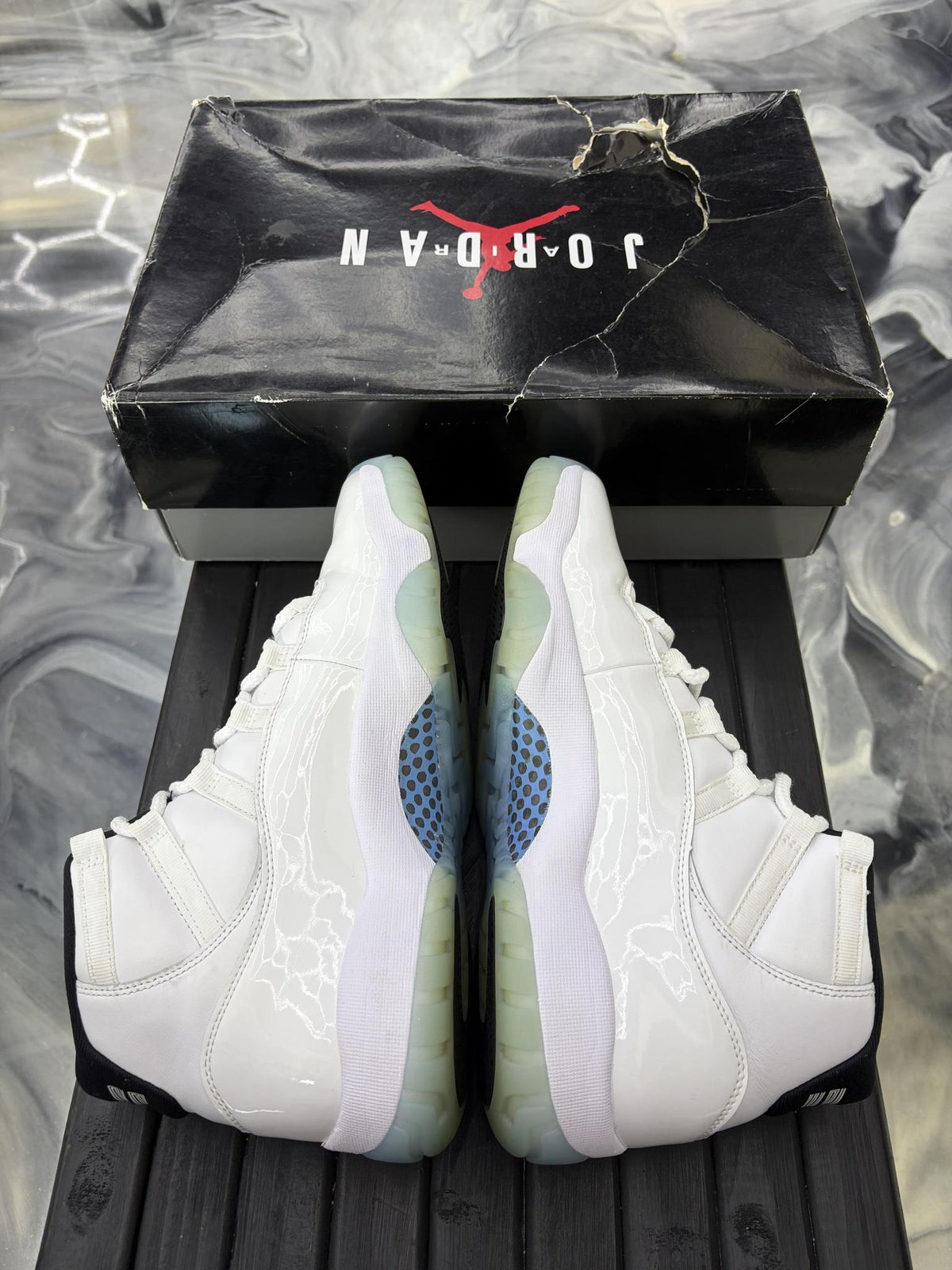 Jordan 11 "Legend Blue" Used Size 9.5