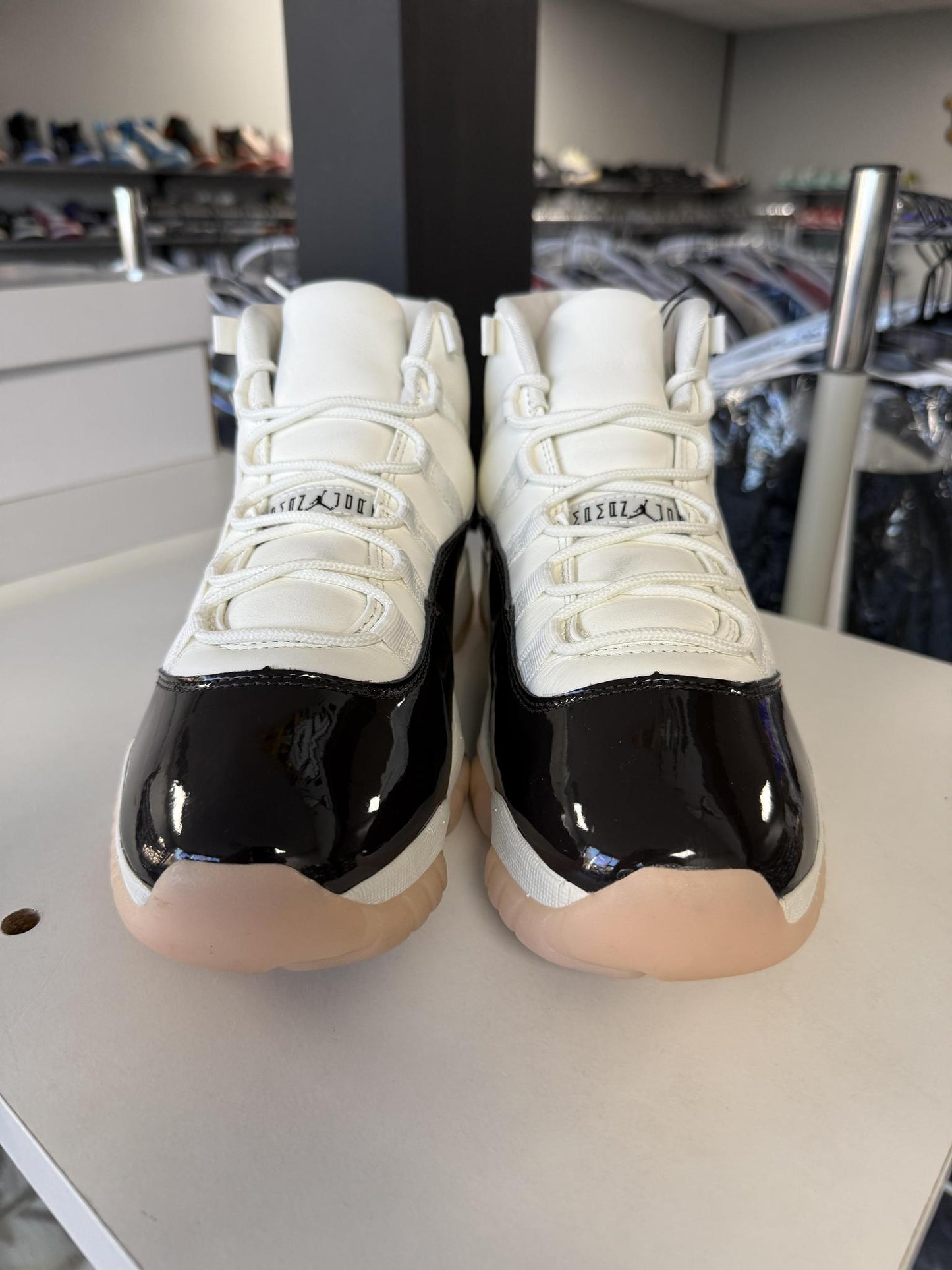 Jordan 11 "Neapolitan" Used Size 7.5