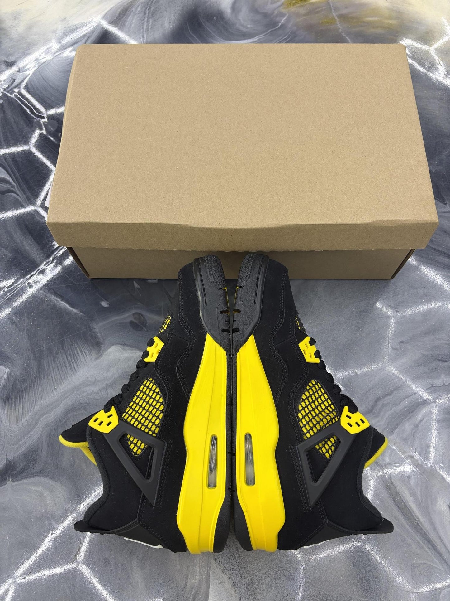 Jordan 4 "Thunder" Used Size 6Y/7.5W