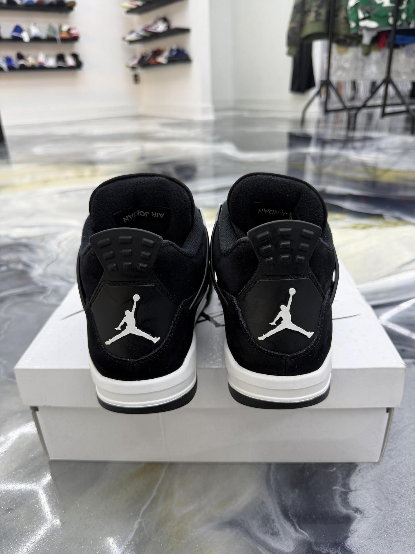 Jordan 4 White Thunder Used Size 8