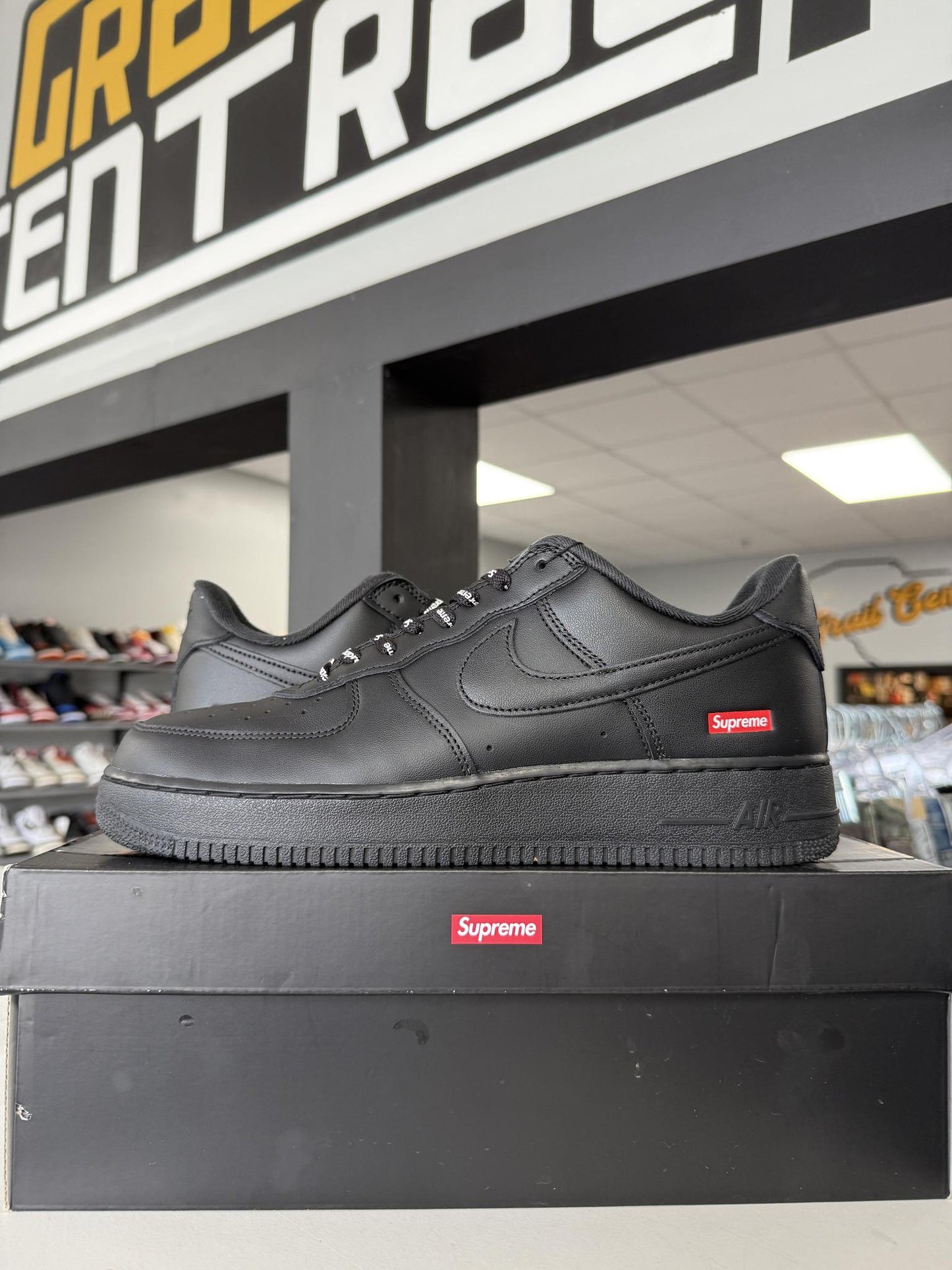 Nike Air Force 1 Low Supreme "Black" Used Size 10.5