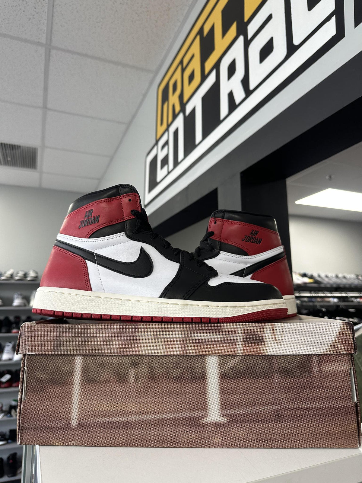 Jordan 1 "Black Toe Reimagined" Used Size 12