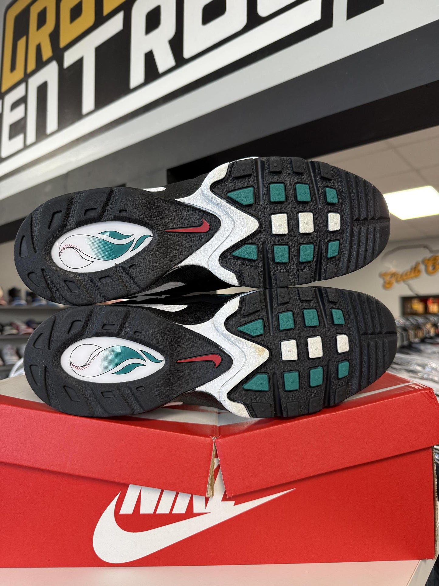 Air Griffey Max 1 "Fresh Water" Used Size 10