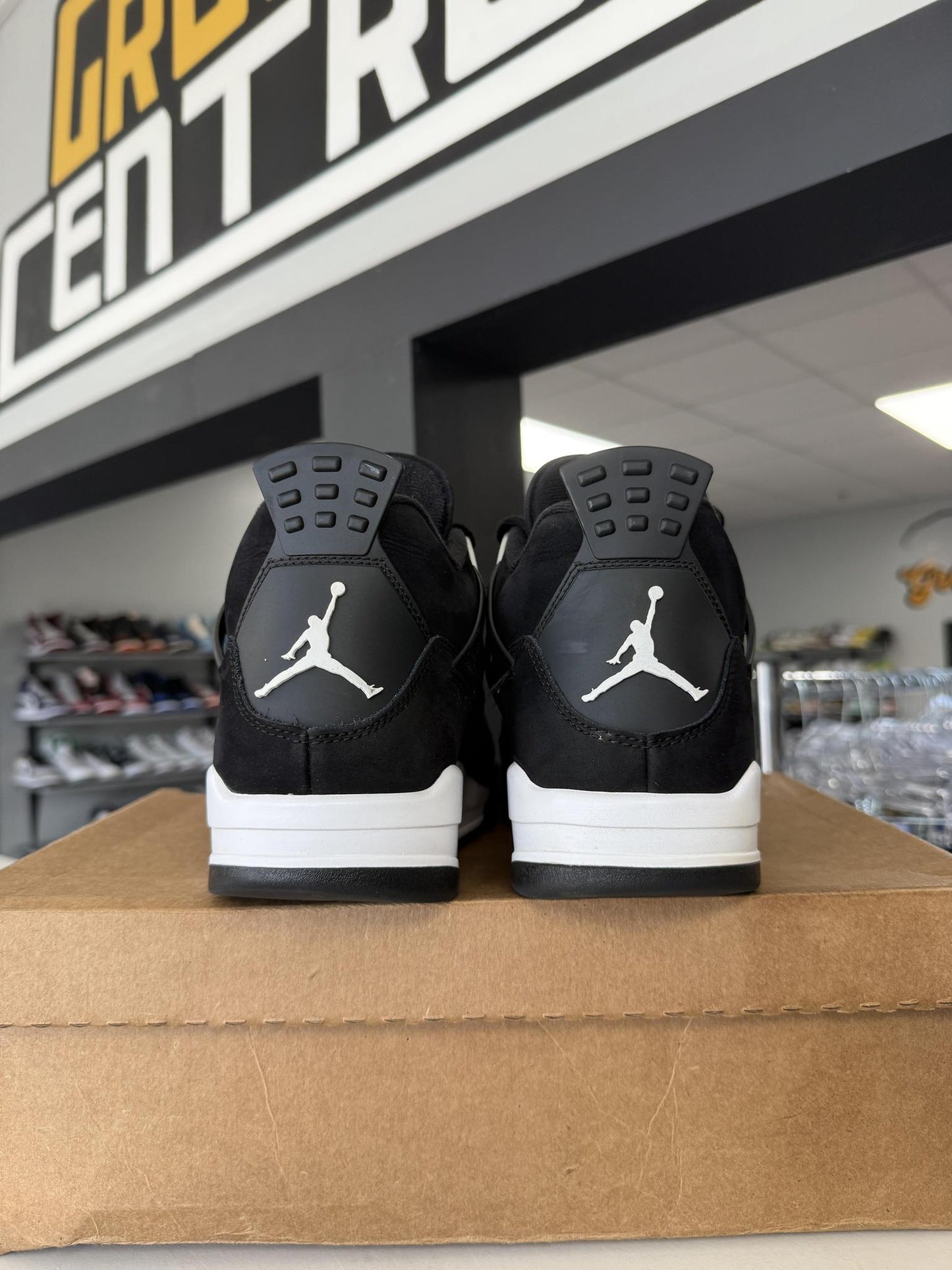 Jordan 4 "White Thunder" Used Size 9.5