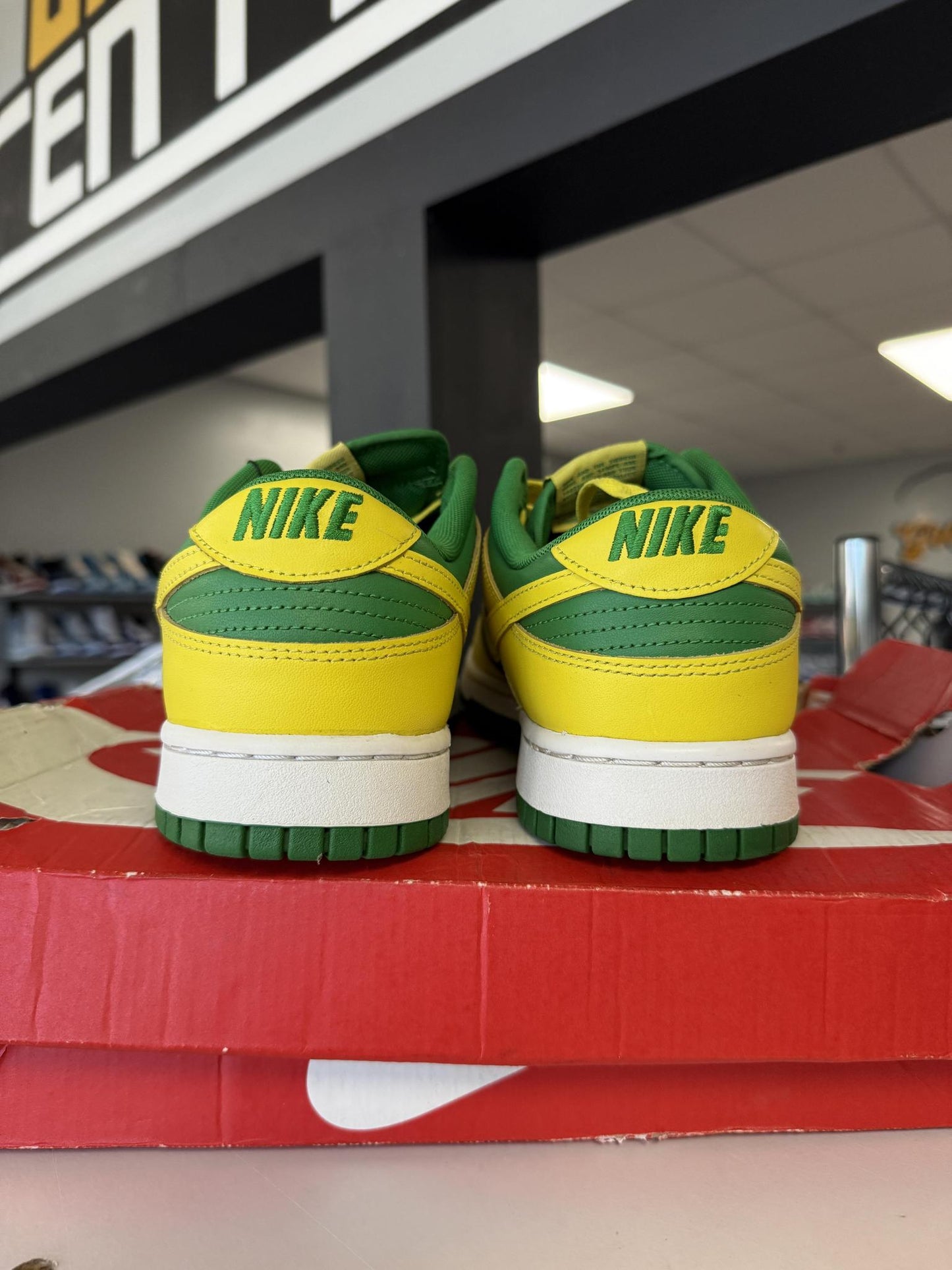 Dunk Low "Reverse Brazil" Used Size 11