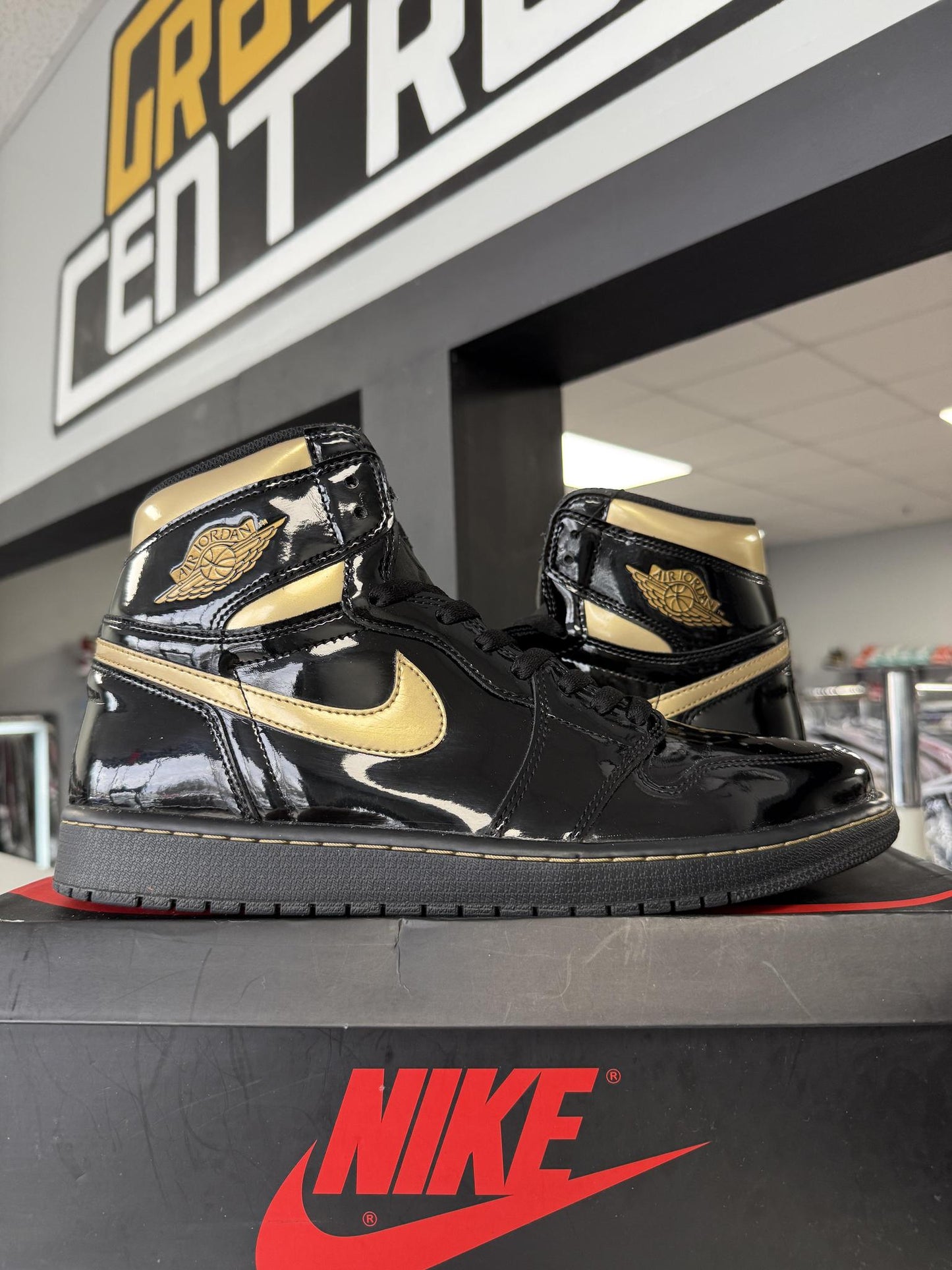 Jordan 1 "Black Gold Metallic" Used Size 12