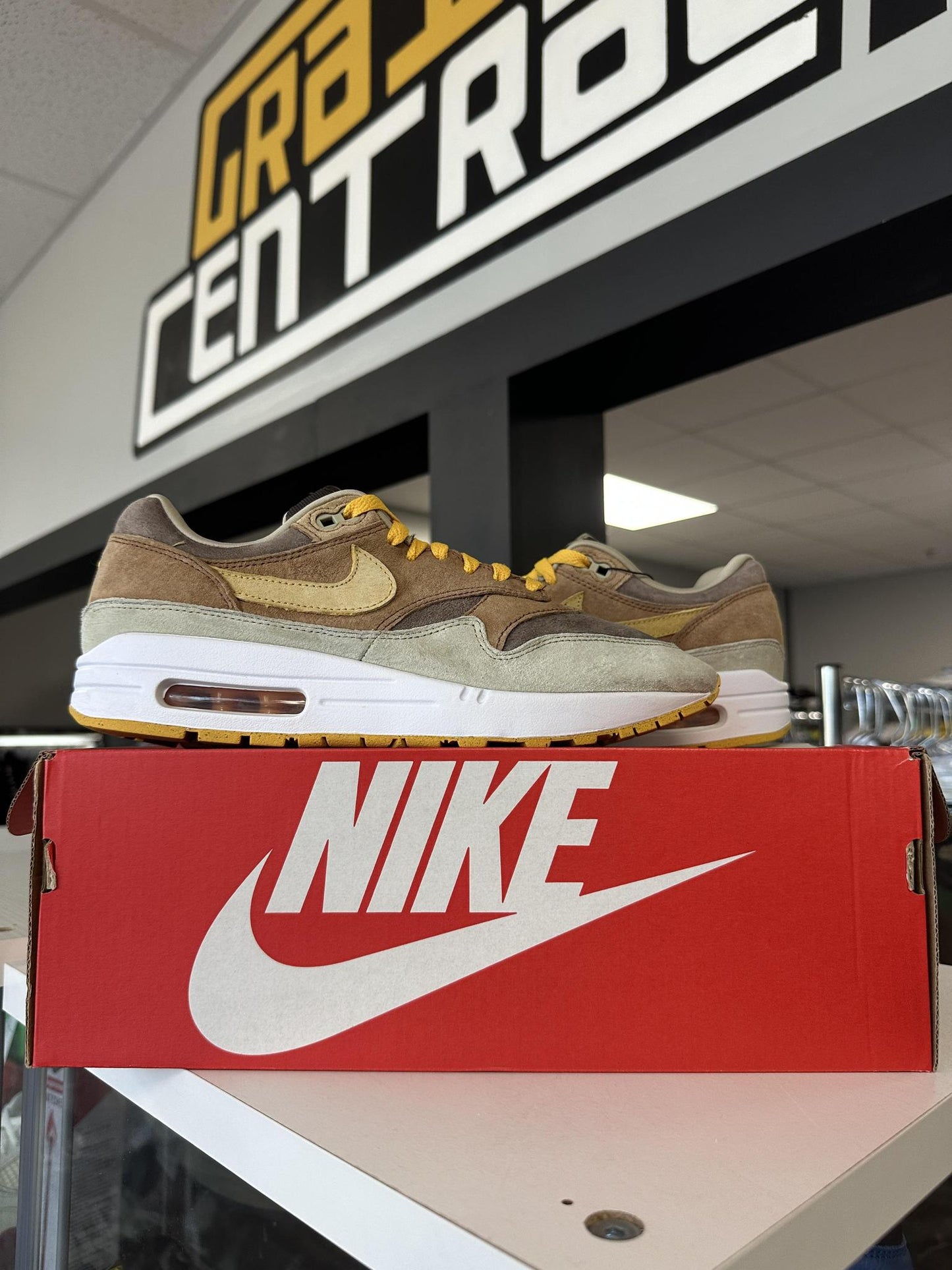 Nike AM1 "Duck Pecan Yellow Ochre" Used Size 9.5
