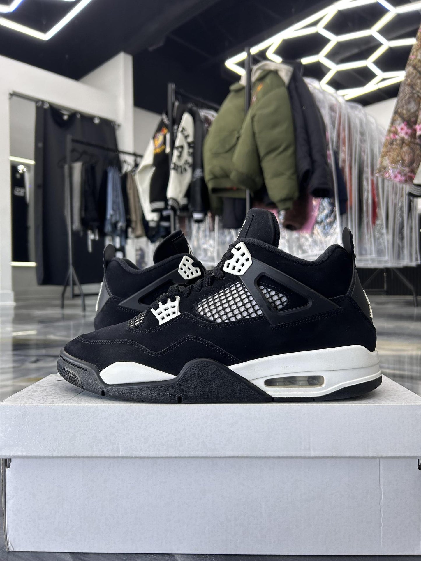 Jordan 4 "White Thunder" Used Size 11