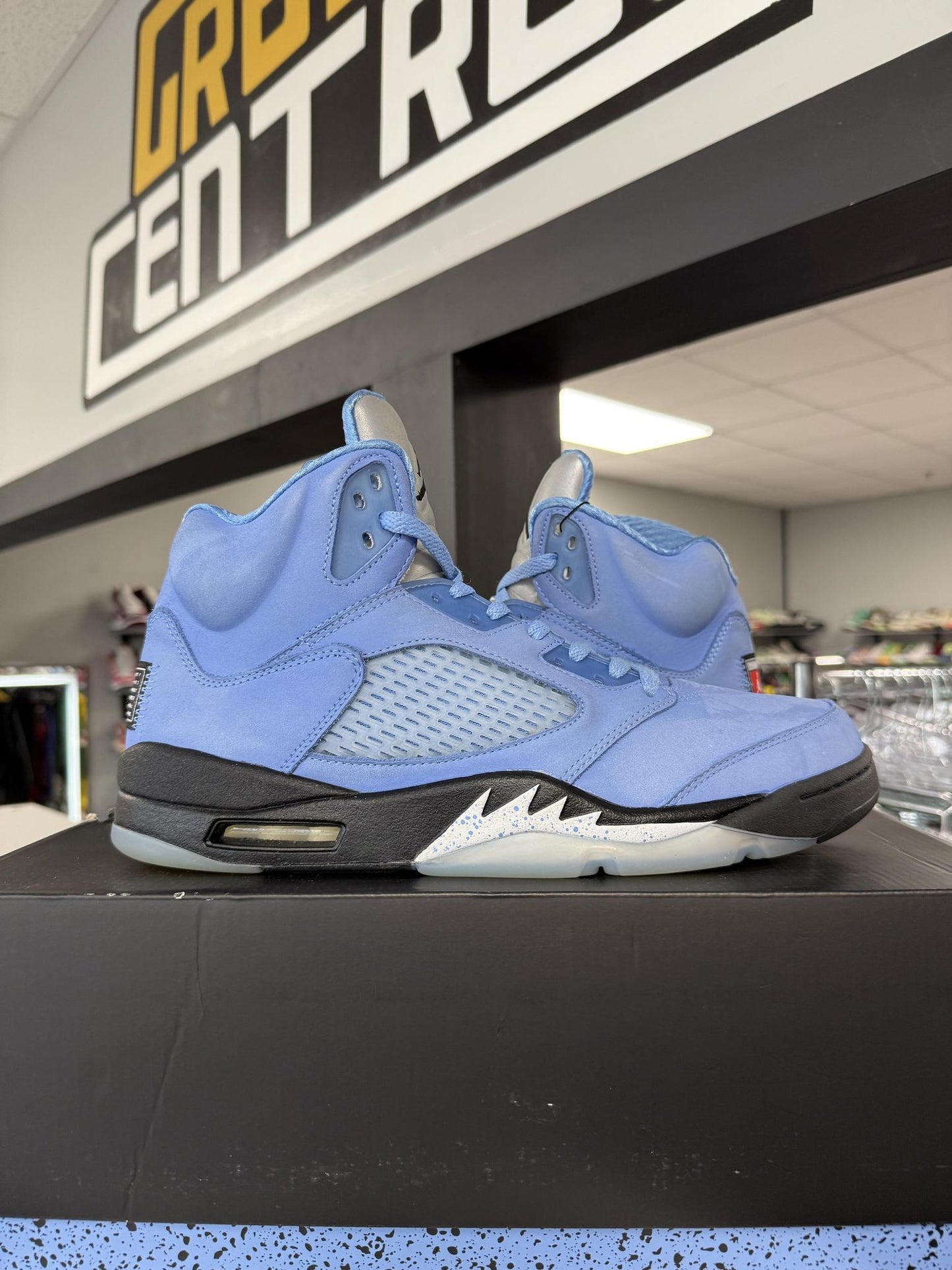 Jordan 5 "University Blue" Used Size 12.5