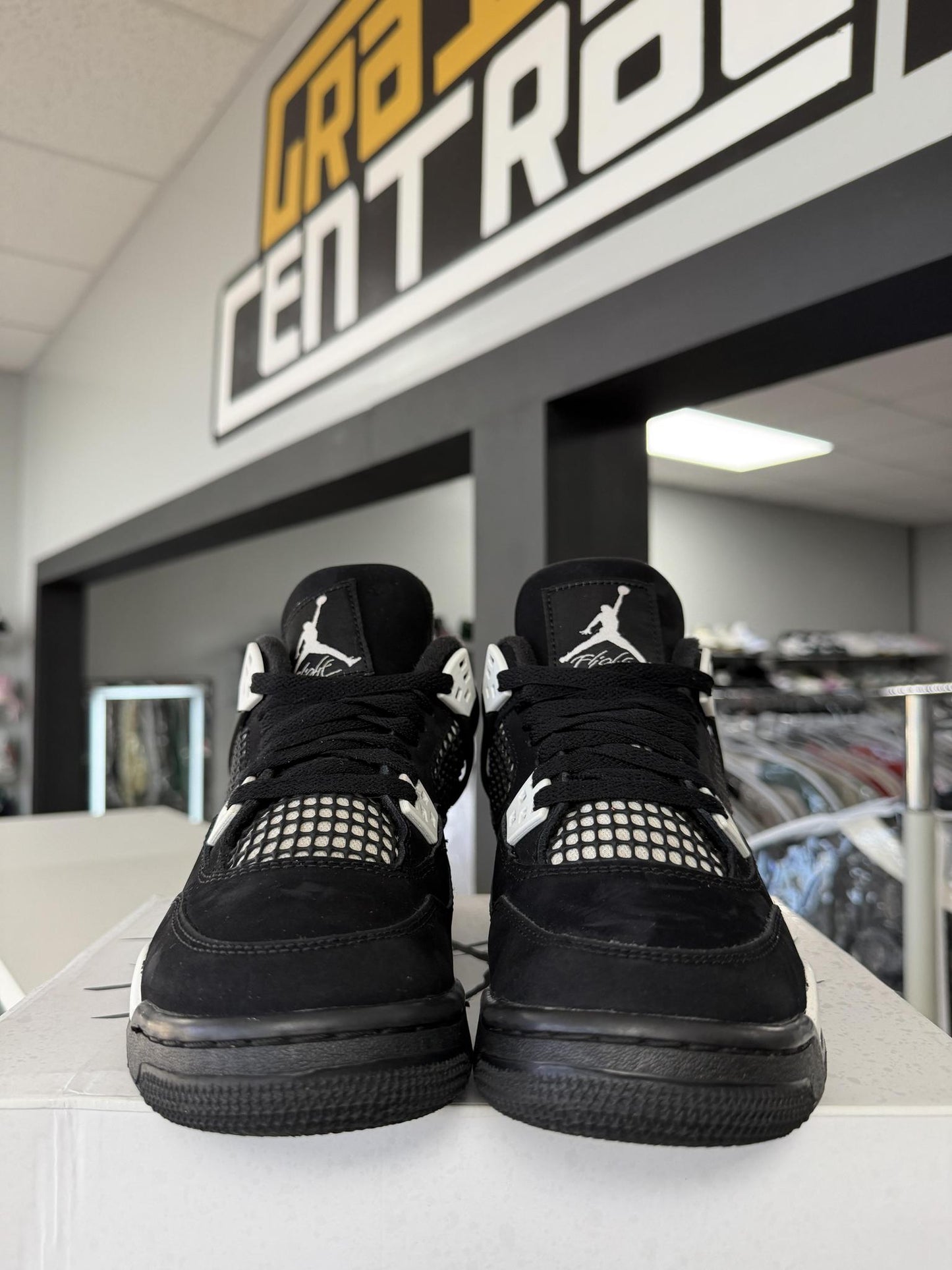 Jordan 4 "White Thunder" Used Size 5Y/6.5W