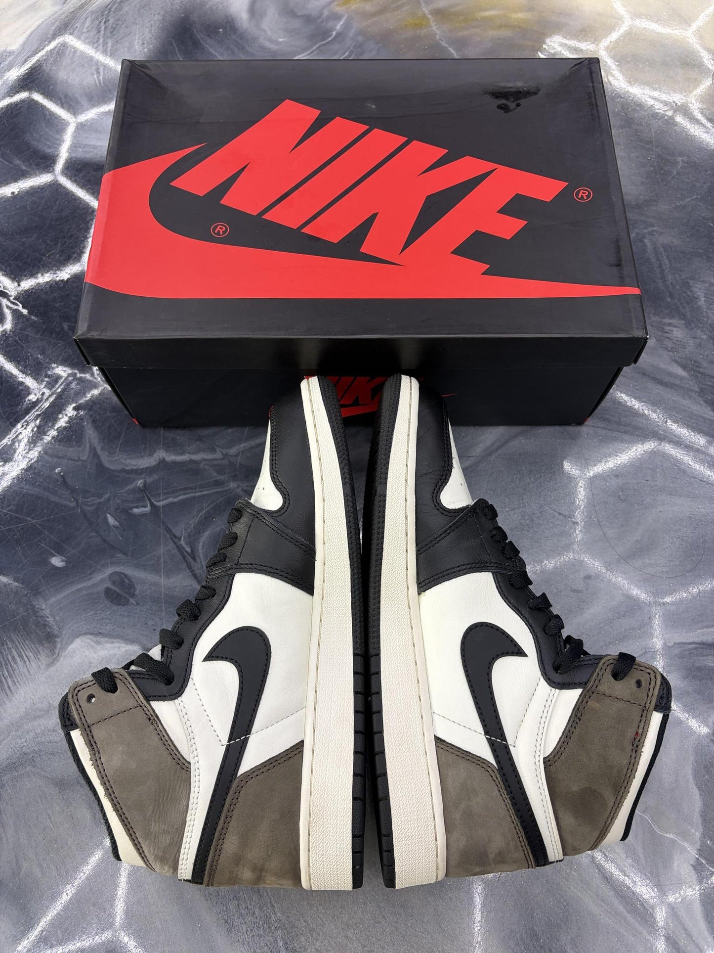 Jordan 1 High "Mocha" Used Size 6.5Y/8W