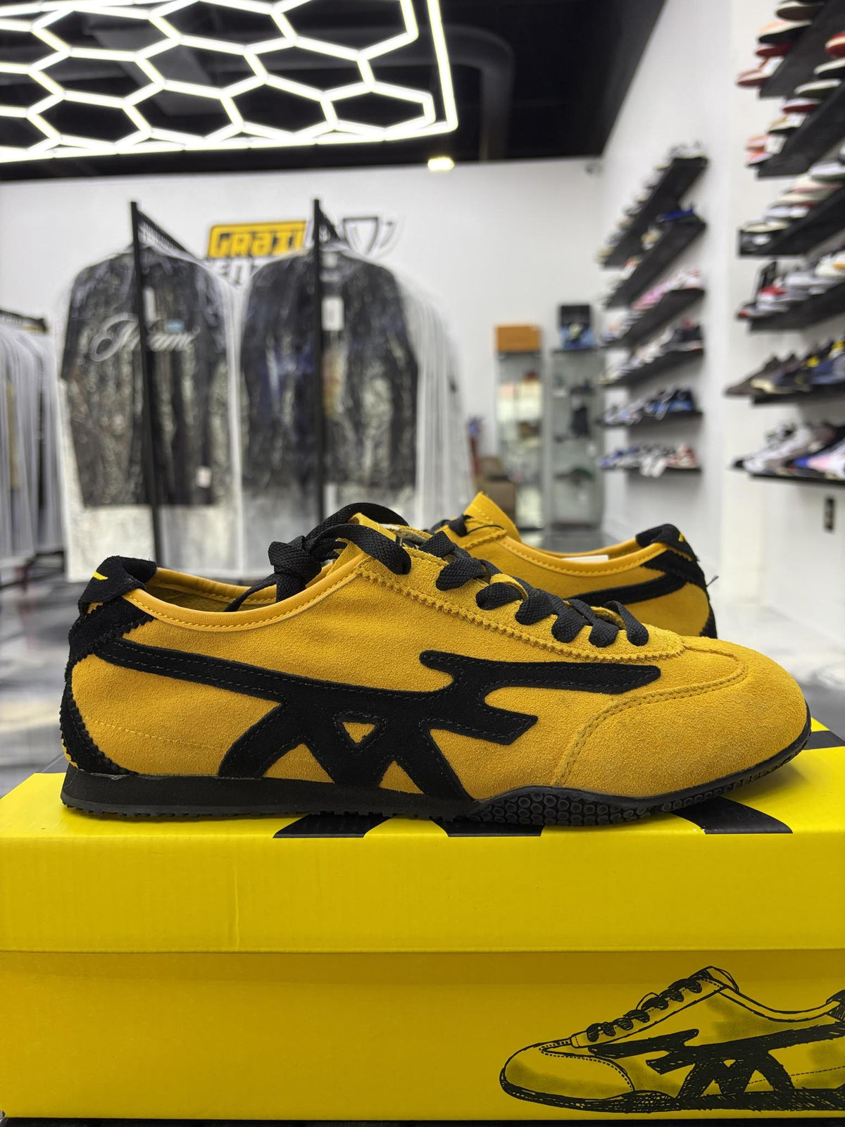 HMDD Samurai Runner Used Size 8