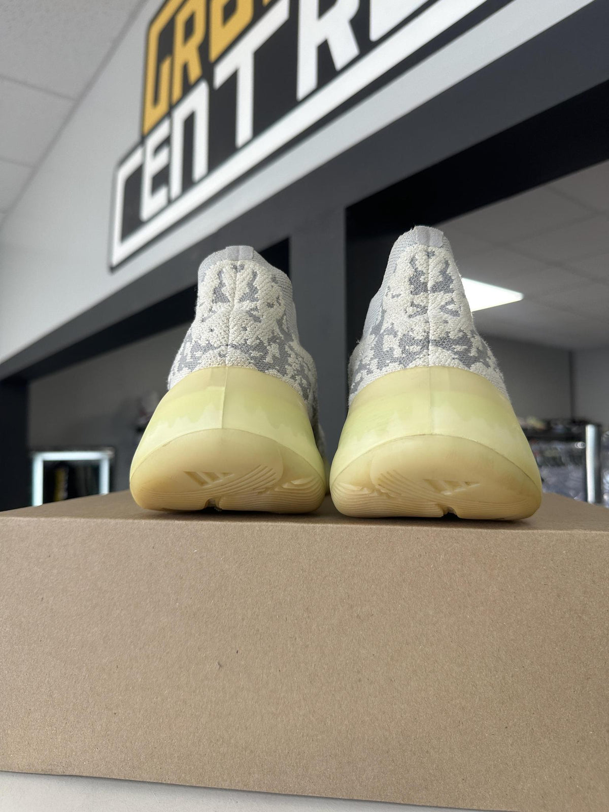Adidas Yeezy 380 "Alien" Used Size 10.5