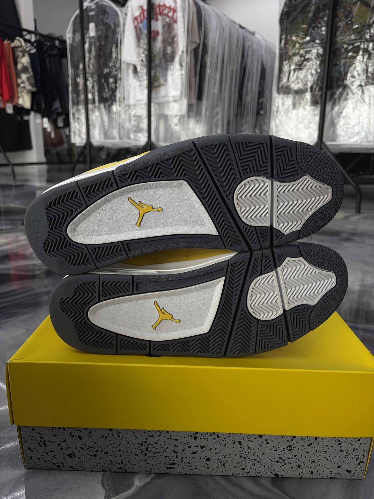 Jordan 4 "Lightning" Used Size 10.5