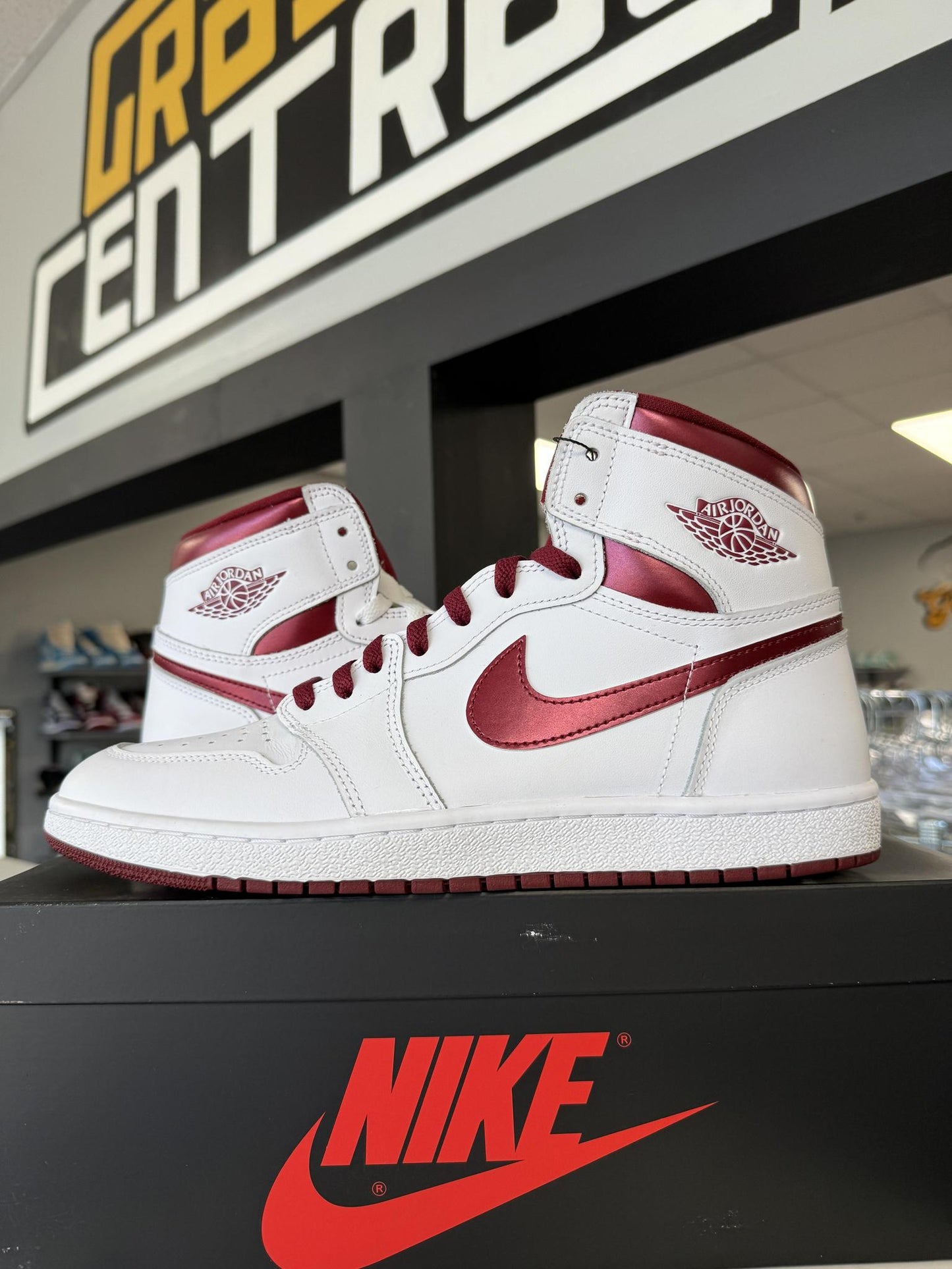 Jordan 1 "Metallic Burgundy" Used Size 12