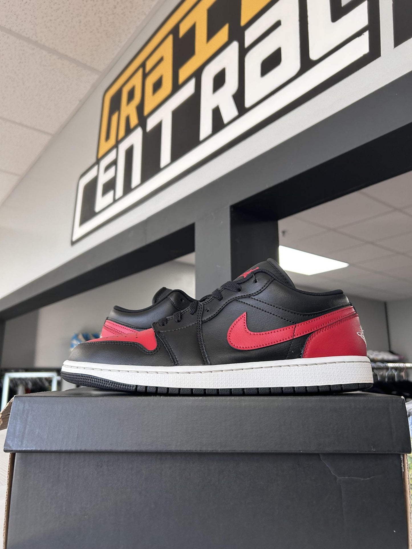 Jordan 1 Low "Reverse Bred" Used Size 10