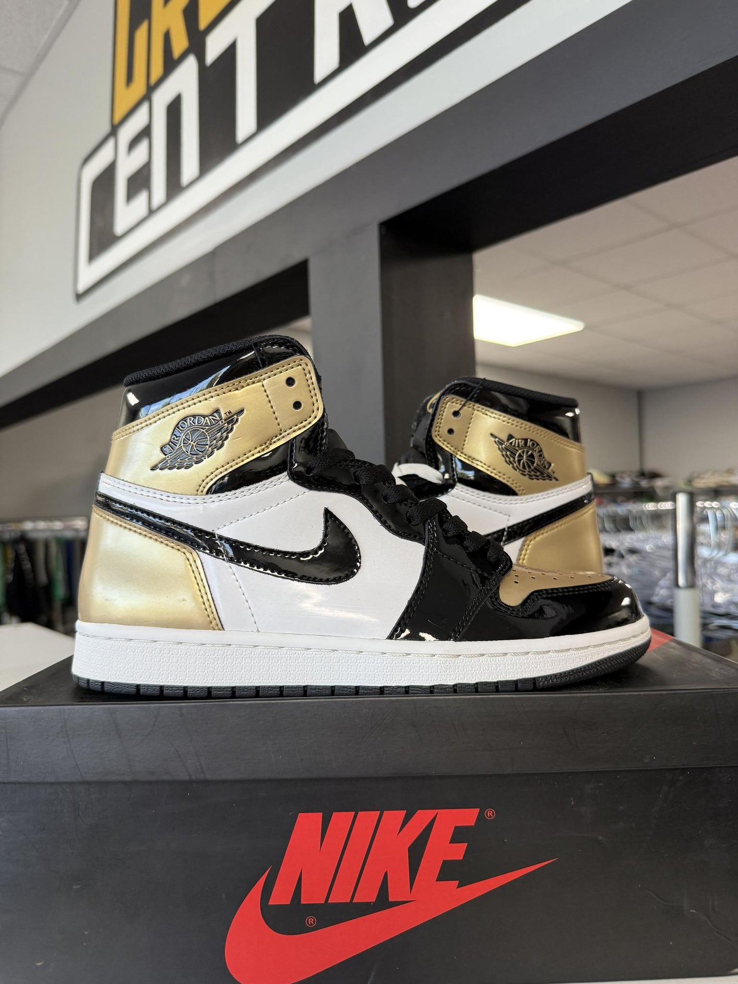 Jordan 1 "Patent Gold Toe" Used Size 8