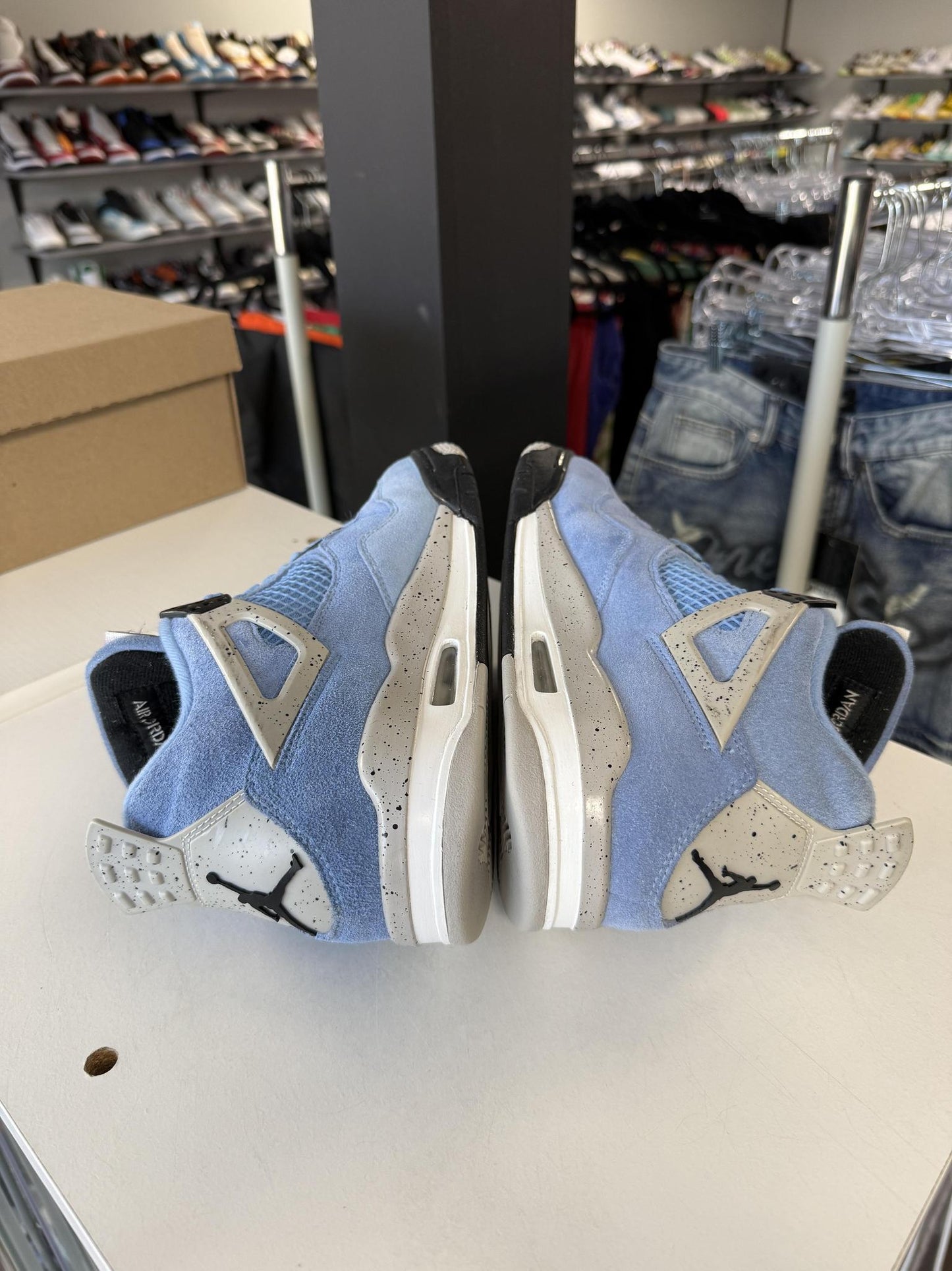 Jordan 4 "University Blue" Used Size 8.5
