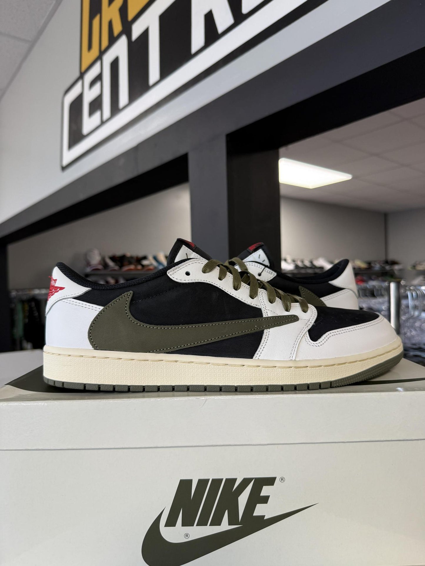 Jordan 1 Low Travis Scott "Olive" Used Size 12.5